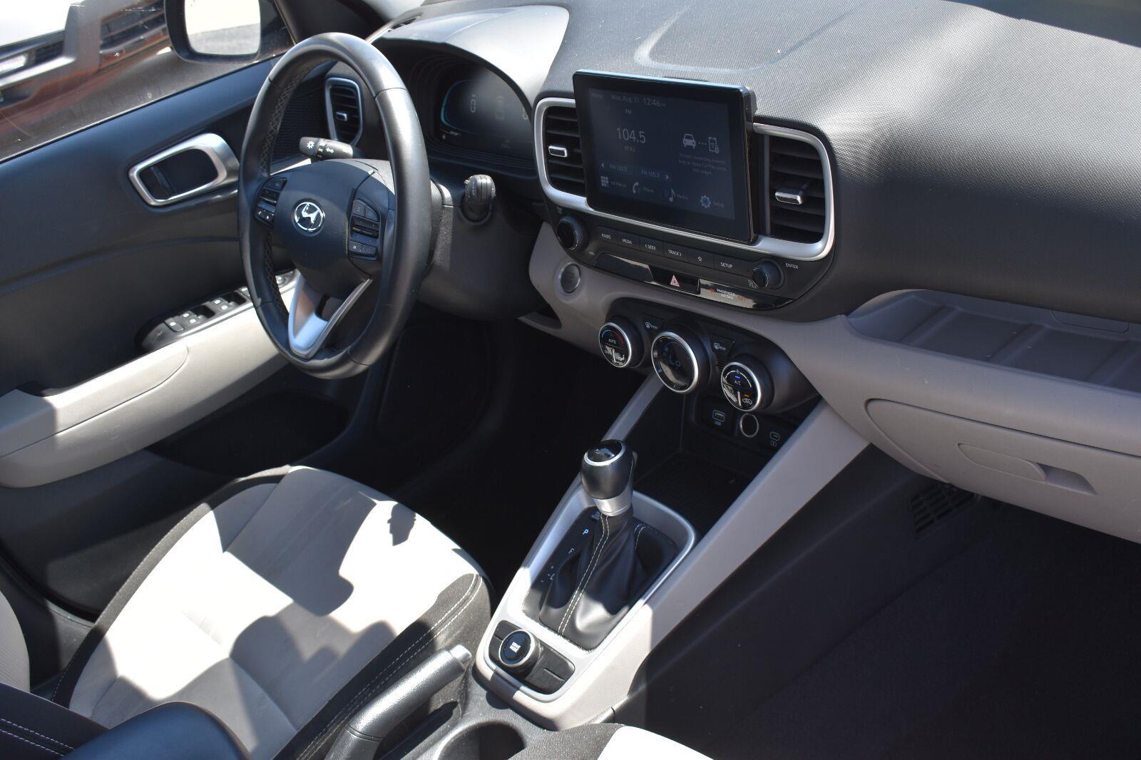 2025 Hyundai Venue SEL Onyx Black - Scholfield Honda - Image 11