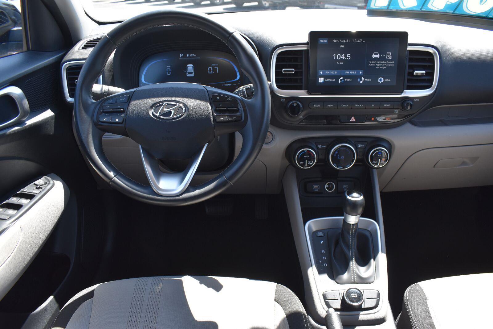 2025 Hyundai Venue SEL Onyx Black - Scholfield Honda - Image 16