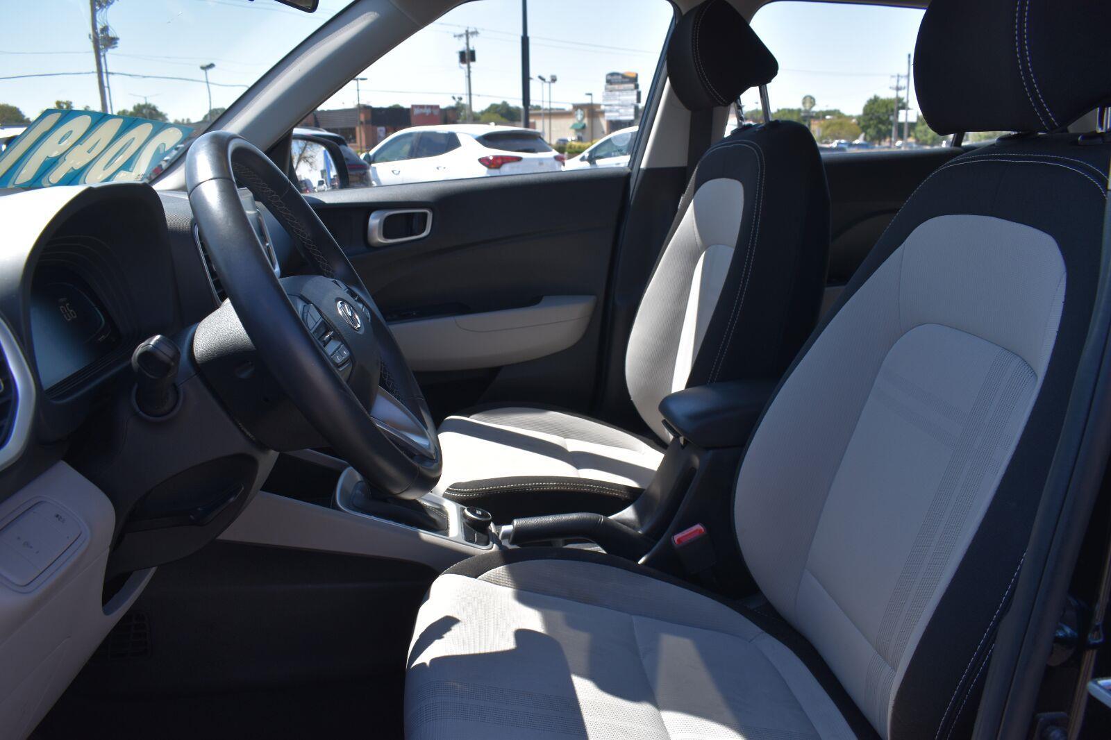 2025 Hyundai Venue SEL Onyx Black - Scholfield Honda - Image 19