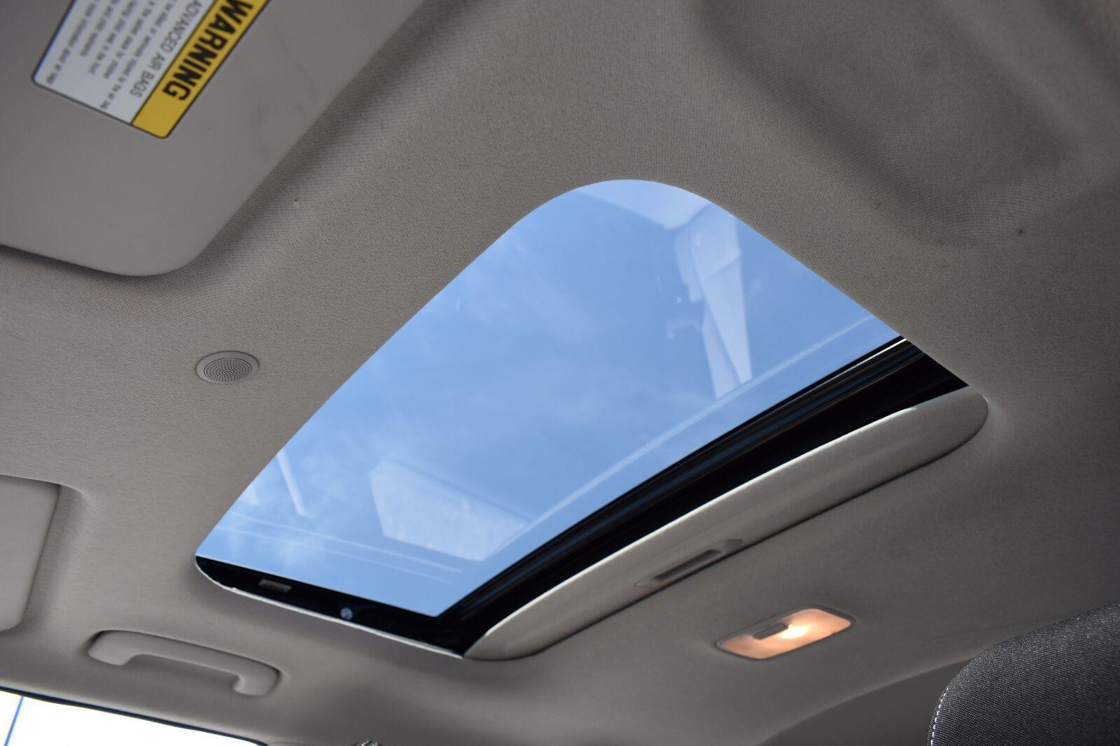 2025 Hyundai Venue SEL Onyx Black - Scholfield Honda - Image 9