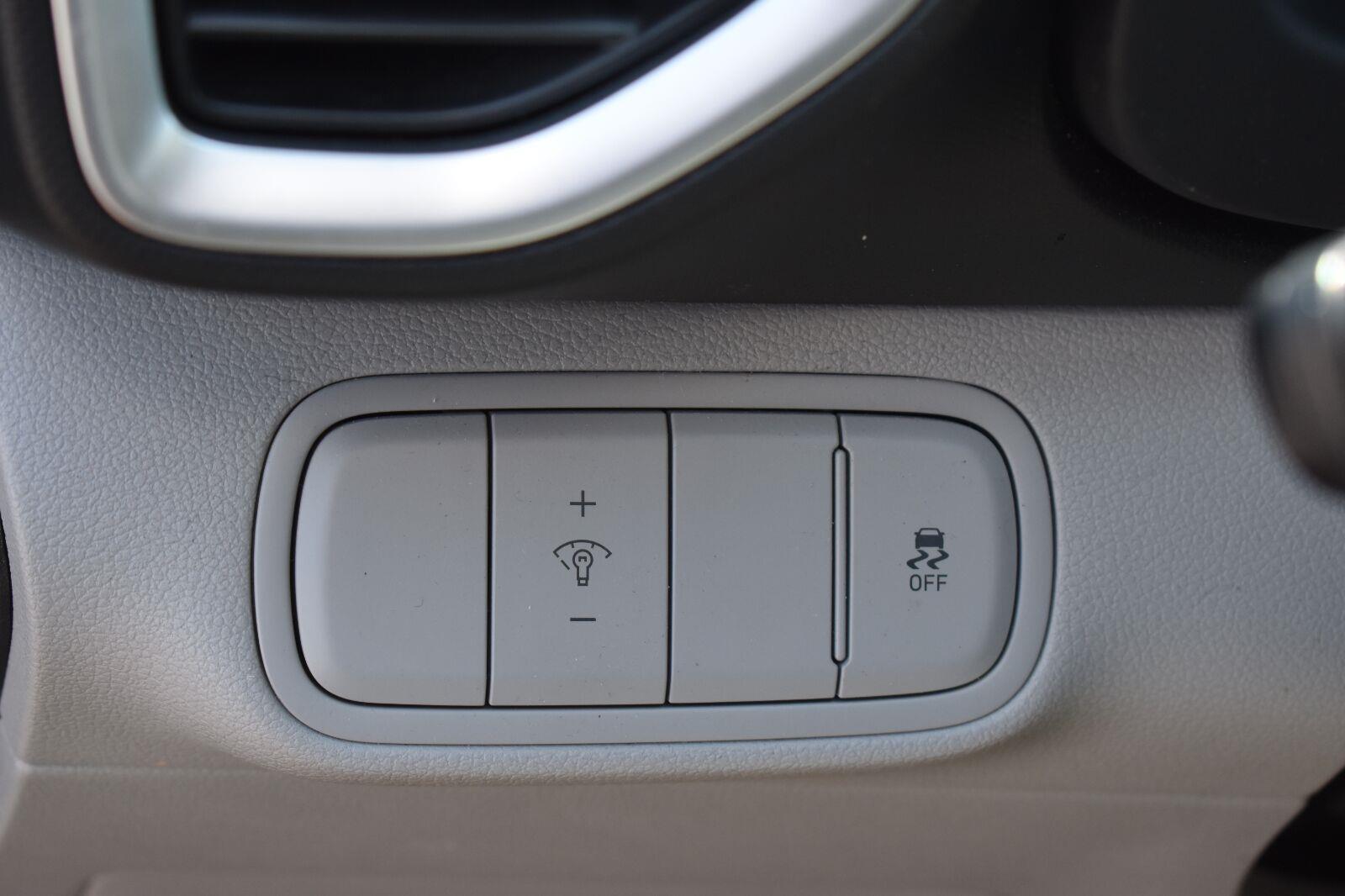 2025 Hyundai Venue SEL Onyx Black - Scholfield Honda - Image 20