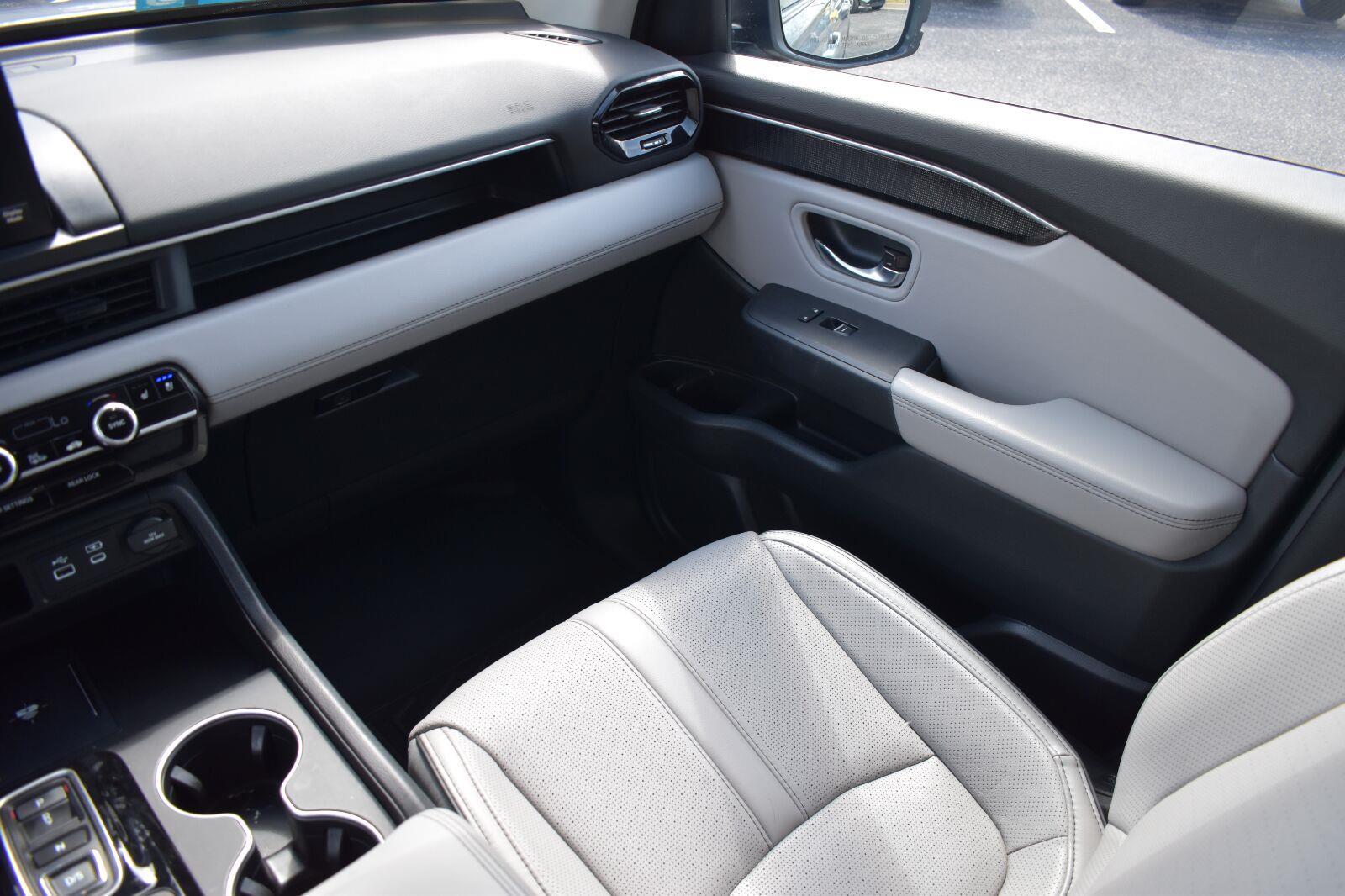 2025 Honda Pilot Elite - Photo 23