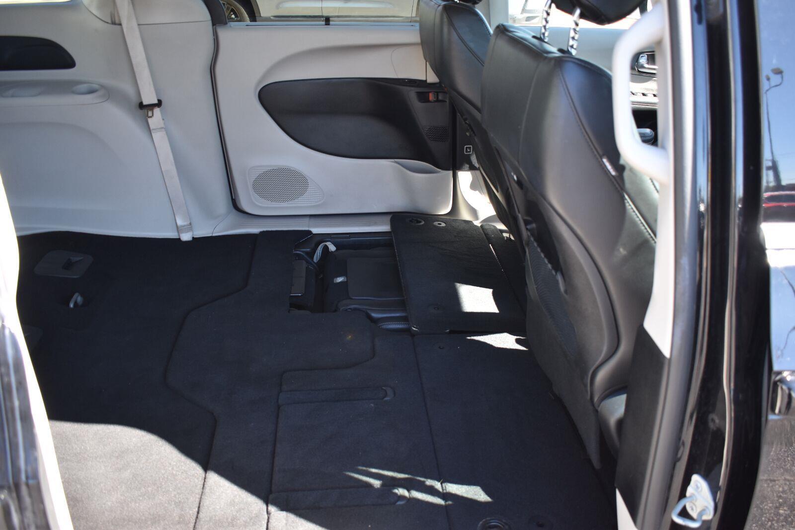 2024 Chrysler Pacifica Touring L Diamond Black Crystal Pearlcoat - Scholfield Honda - Image 14