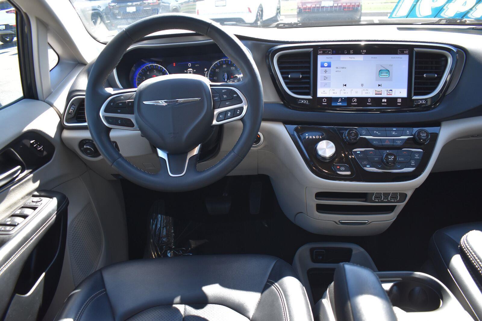2024 Chrysler Pacifica Touring L Diamond Black Crystal Pearlcoat - Scholfield Honda - Image 19
