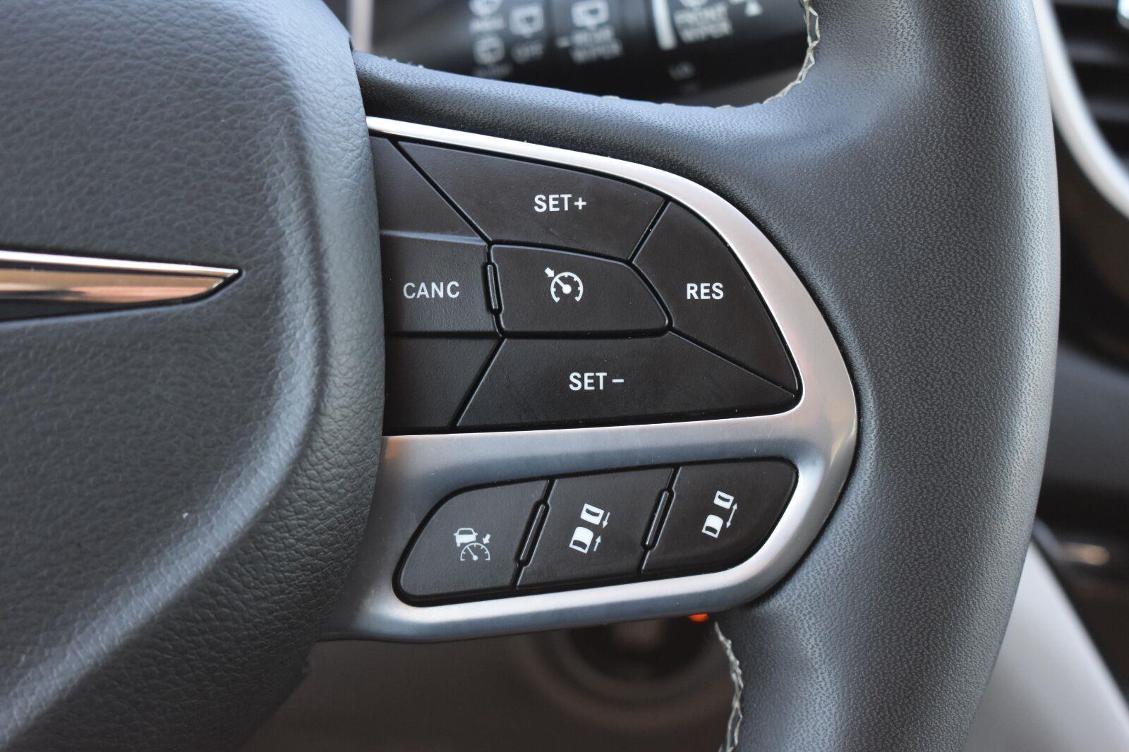 2024 Chrysler Pacifica Touring L Diamond Black Crystal Pearlcoat - Scholfield Honda - Image 7