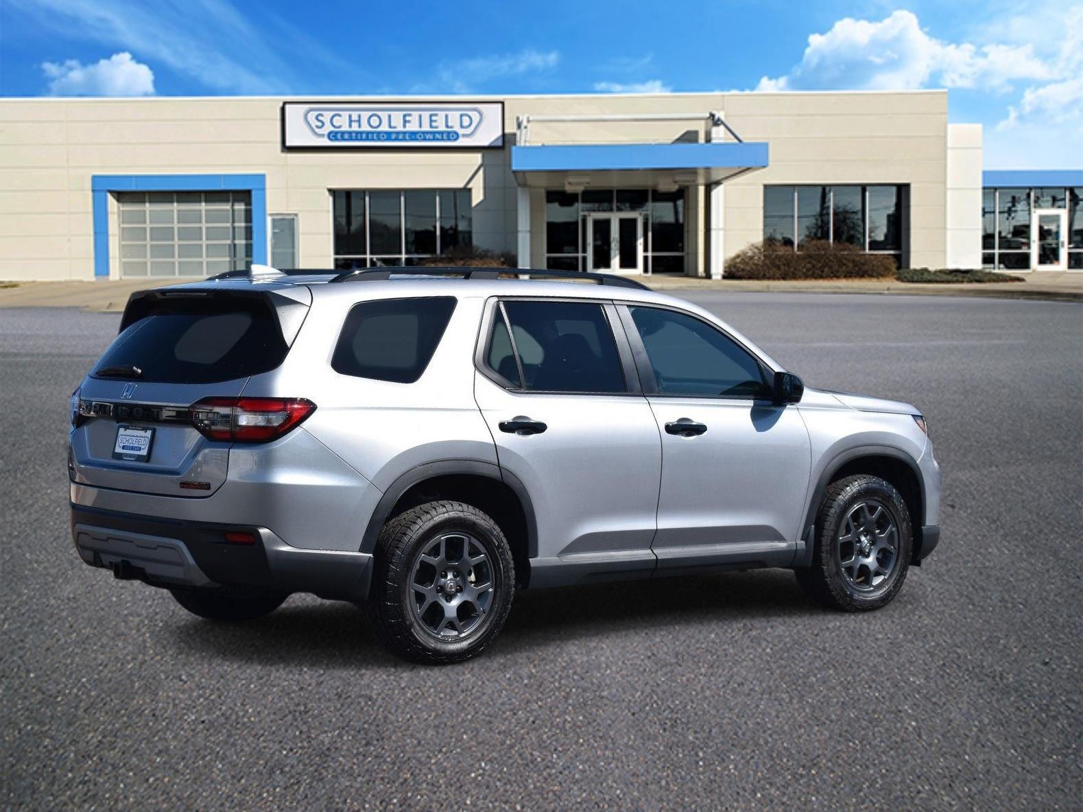 2025 Honda Pilot TrailSport Lunar Silver Metallic - Scholfield Honda - Image 3