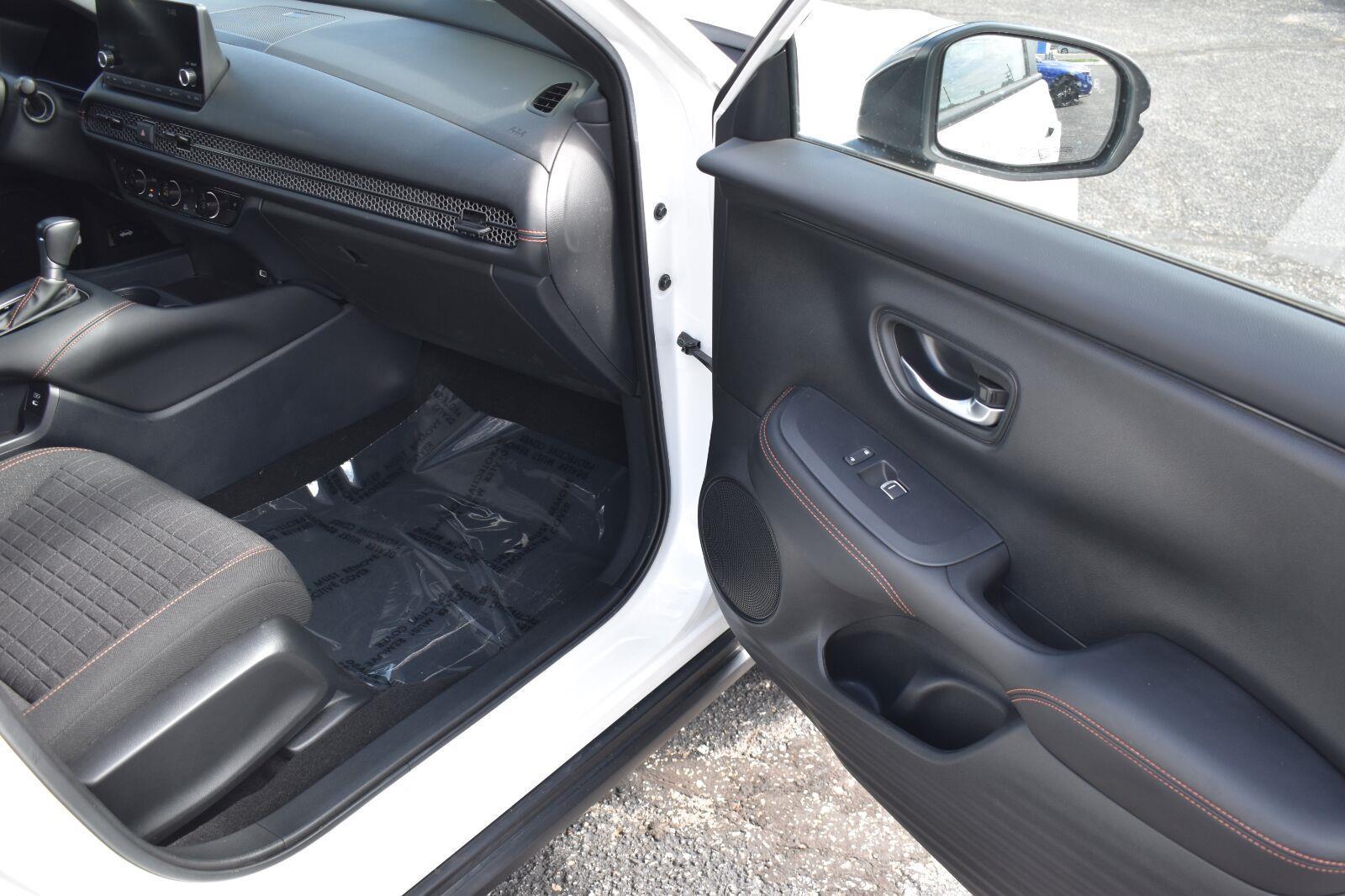 2025 Honda HR-V Sport Platinum White Pearl - Scholfield Honda - Image 12