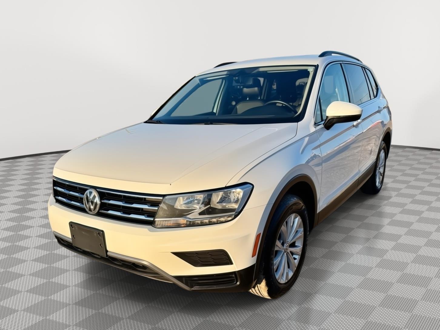 Pure White 2018 Volkswagen Tiguan SE 4Motion SUV / Crossover All-Wheel Drive Automatic