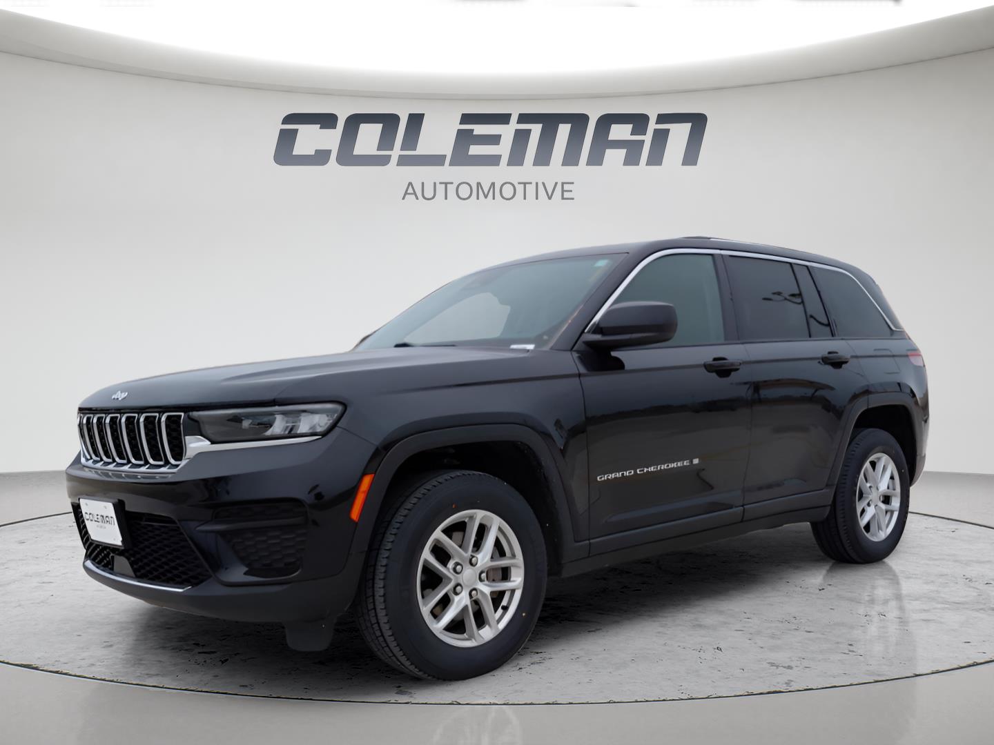 2023 Jeep Grand Cherokee Laredo 4WD