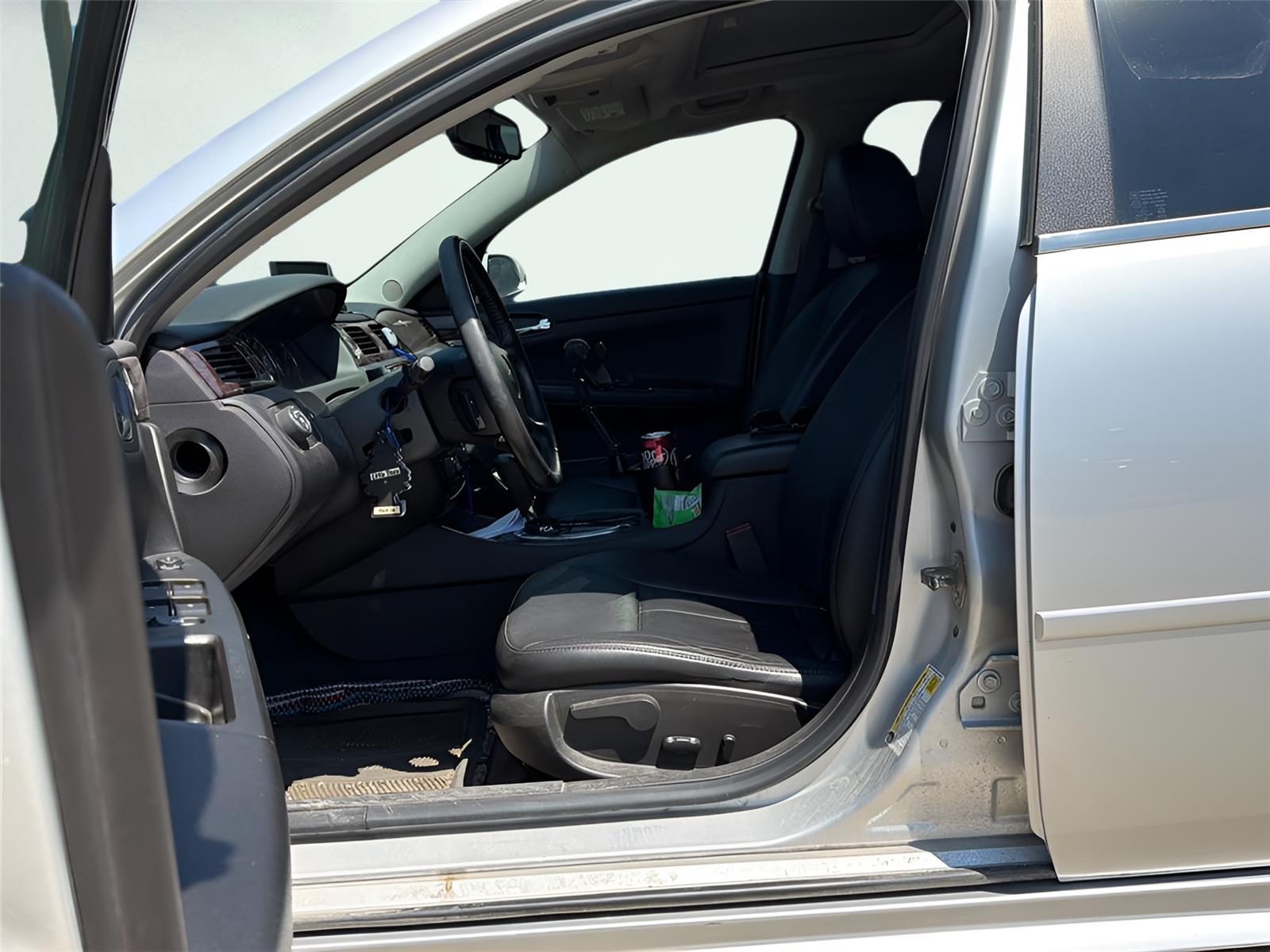 View vehicle photo 7