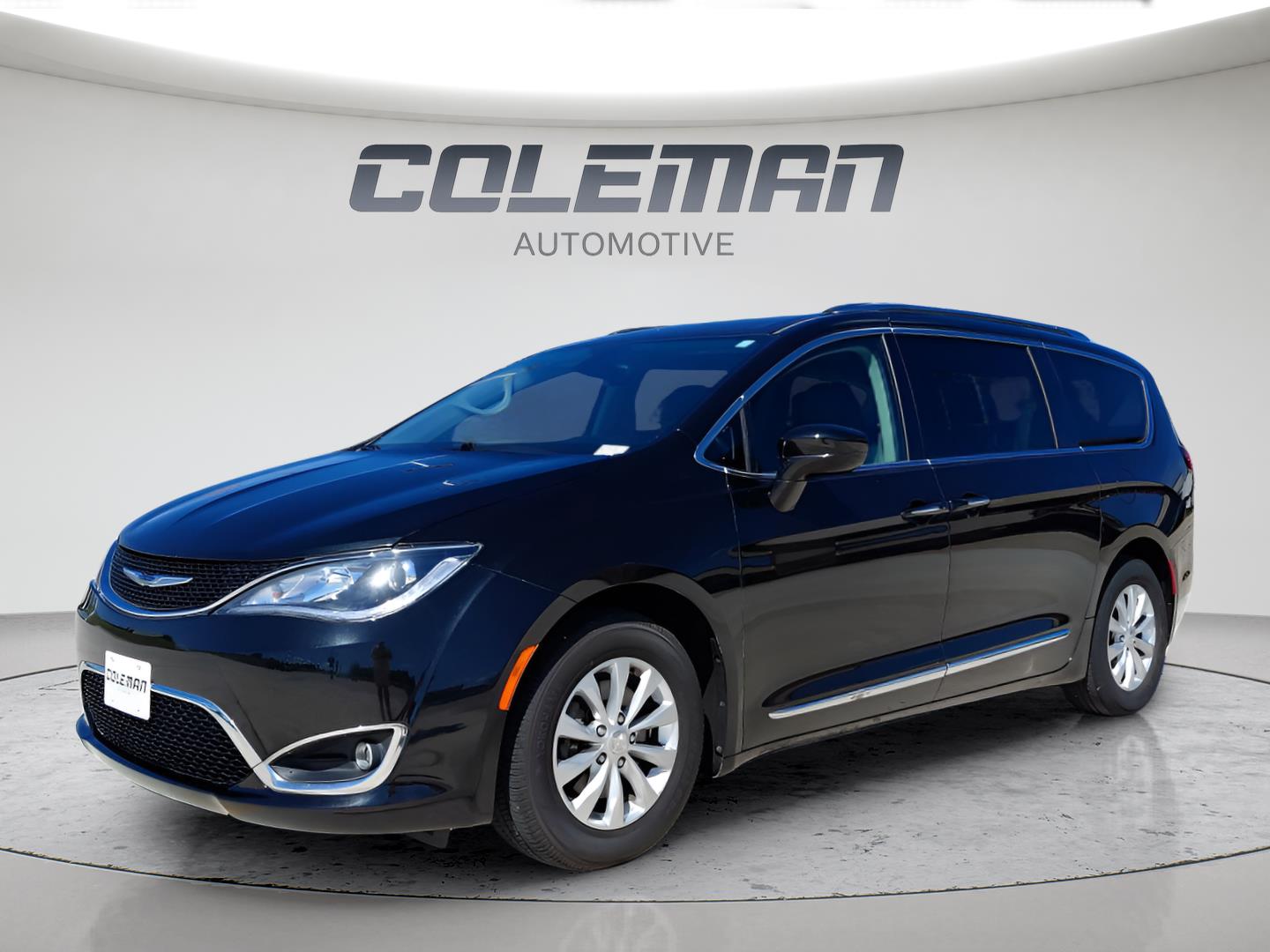 Brilliant Black Crystal Pearlcoat 2019 Chrysler Pacifica Minivan Front-Wheel Drive 9-Speed Automatic