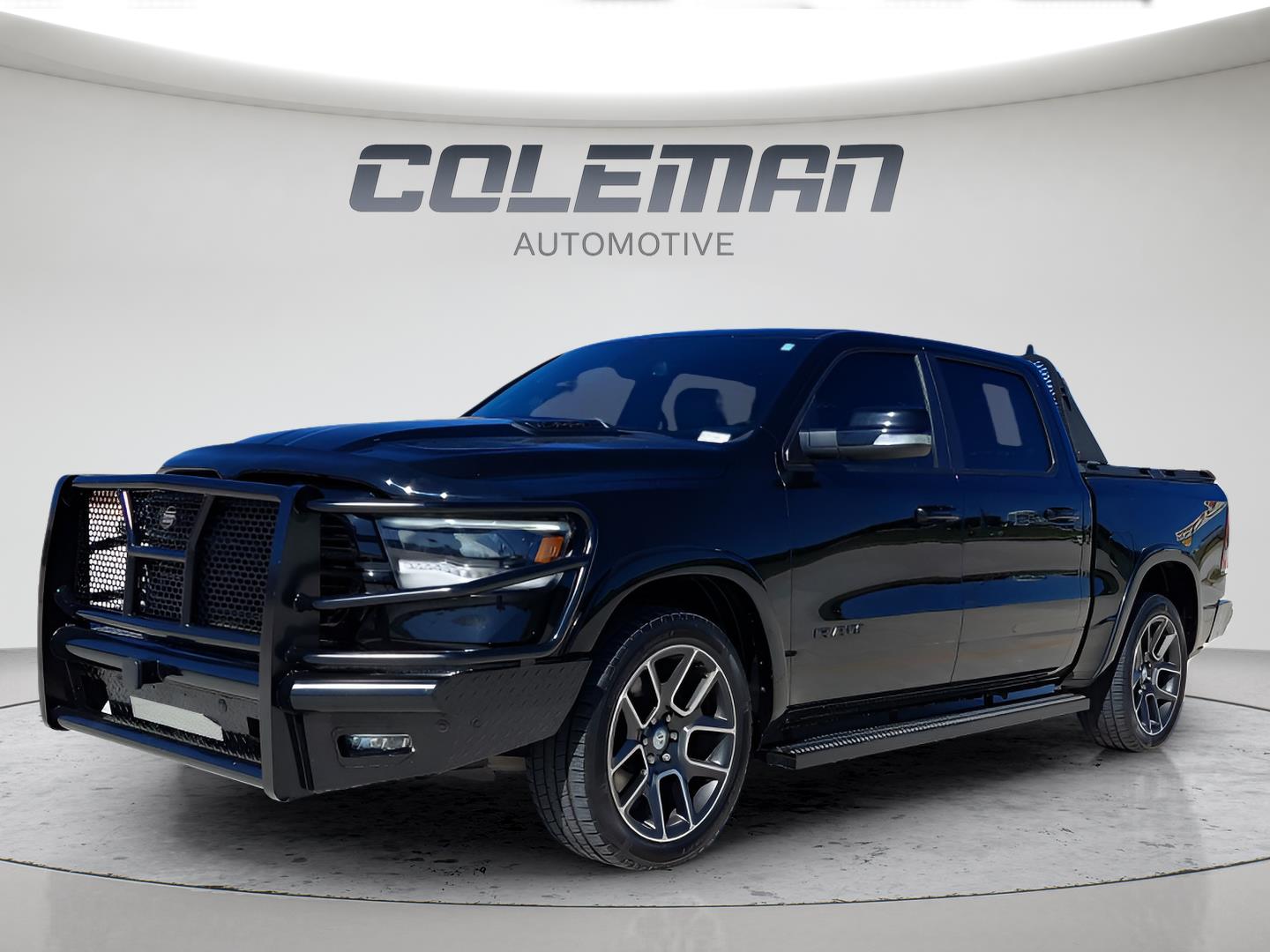 Diamond Black Crystal Pearlcoat 2019 RAM 1500 Pickup Truck Four-Wheel Drive 8-Speed Automatic