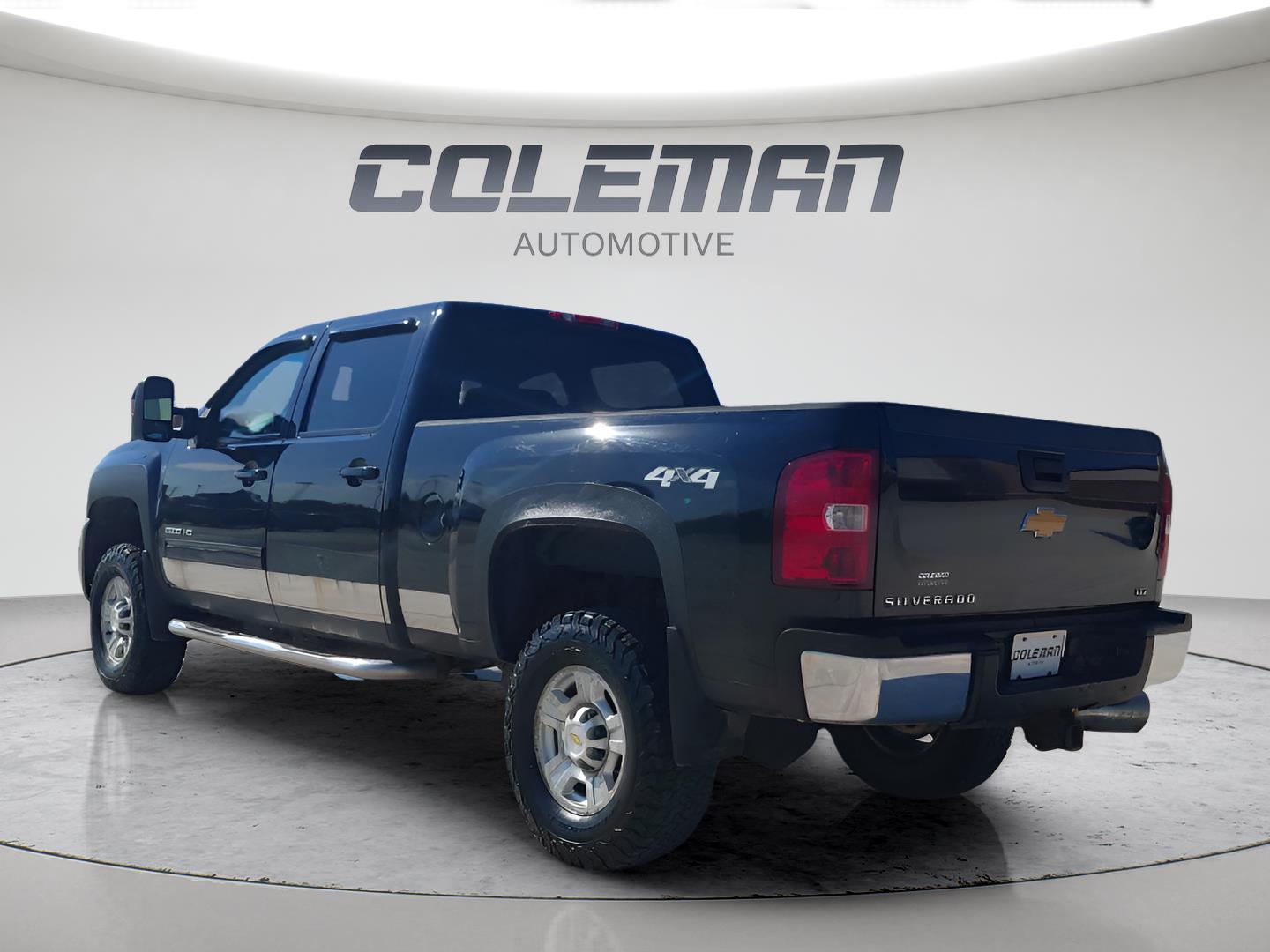 View vehicle photo 3