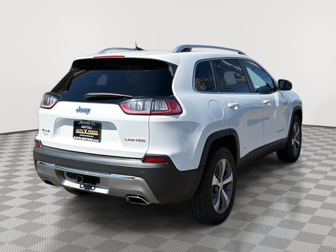 View vehicle photo 3