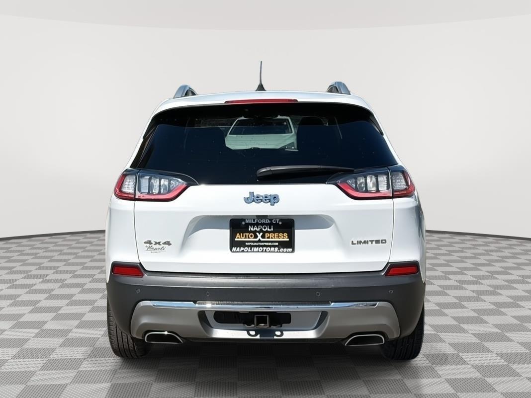 View vehicle photo 4