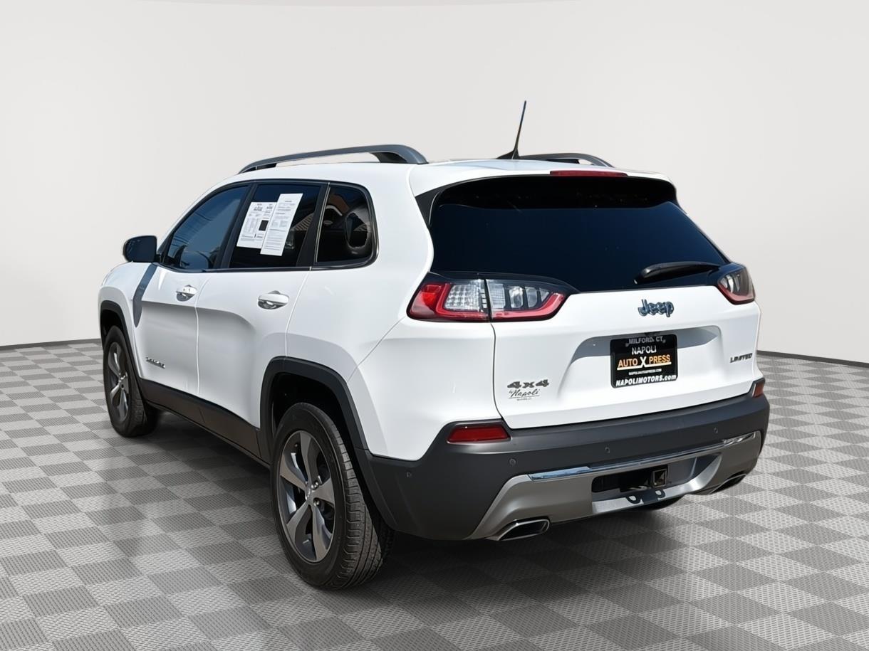 View vehicle photo 5