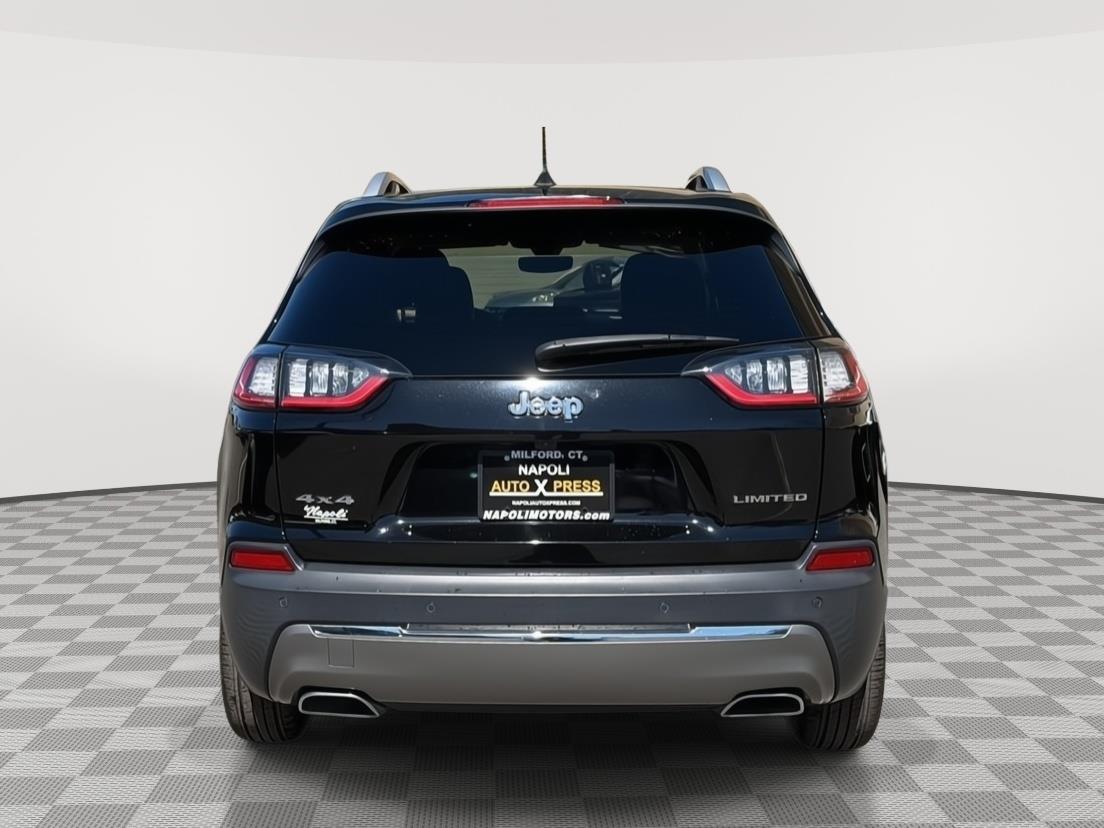 View vehicle photo 4