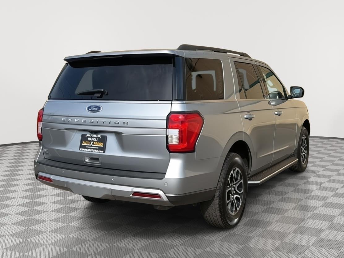 View vehicle photo 3