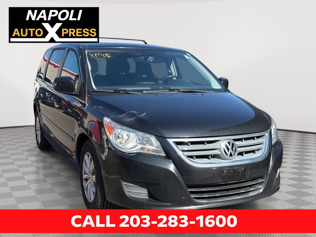 Nocturne Black Metallic 2012 Volkswagen Routan SE w/ RSE Minivan Front-Wheel Drive Automatic