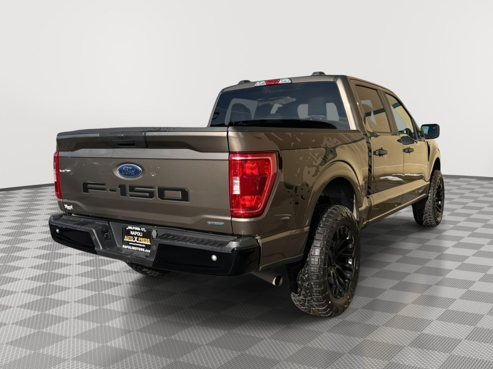 View vehicle photo 3