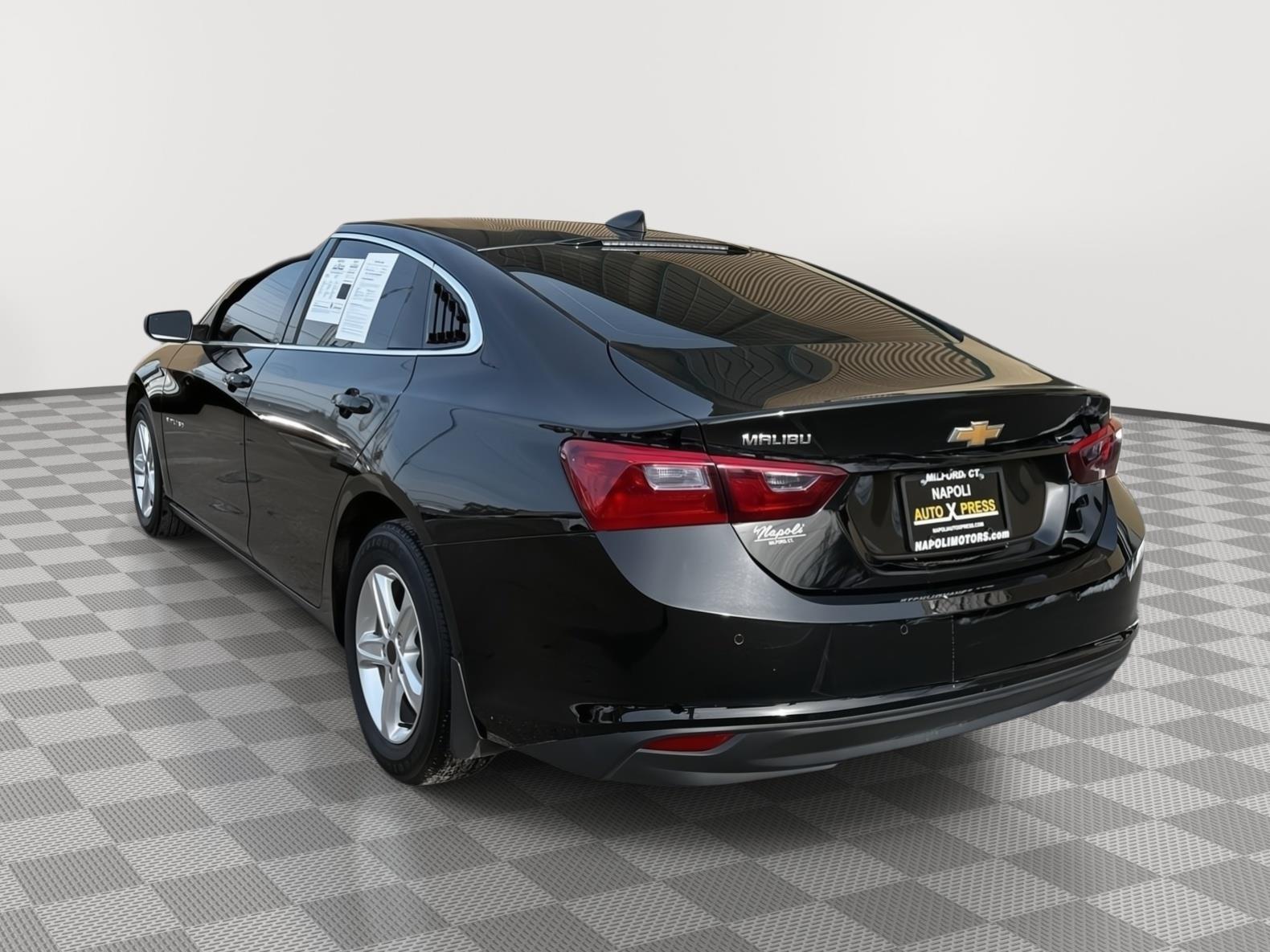 View vehicle photo 5