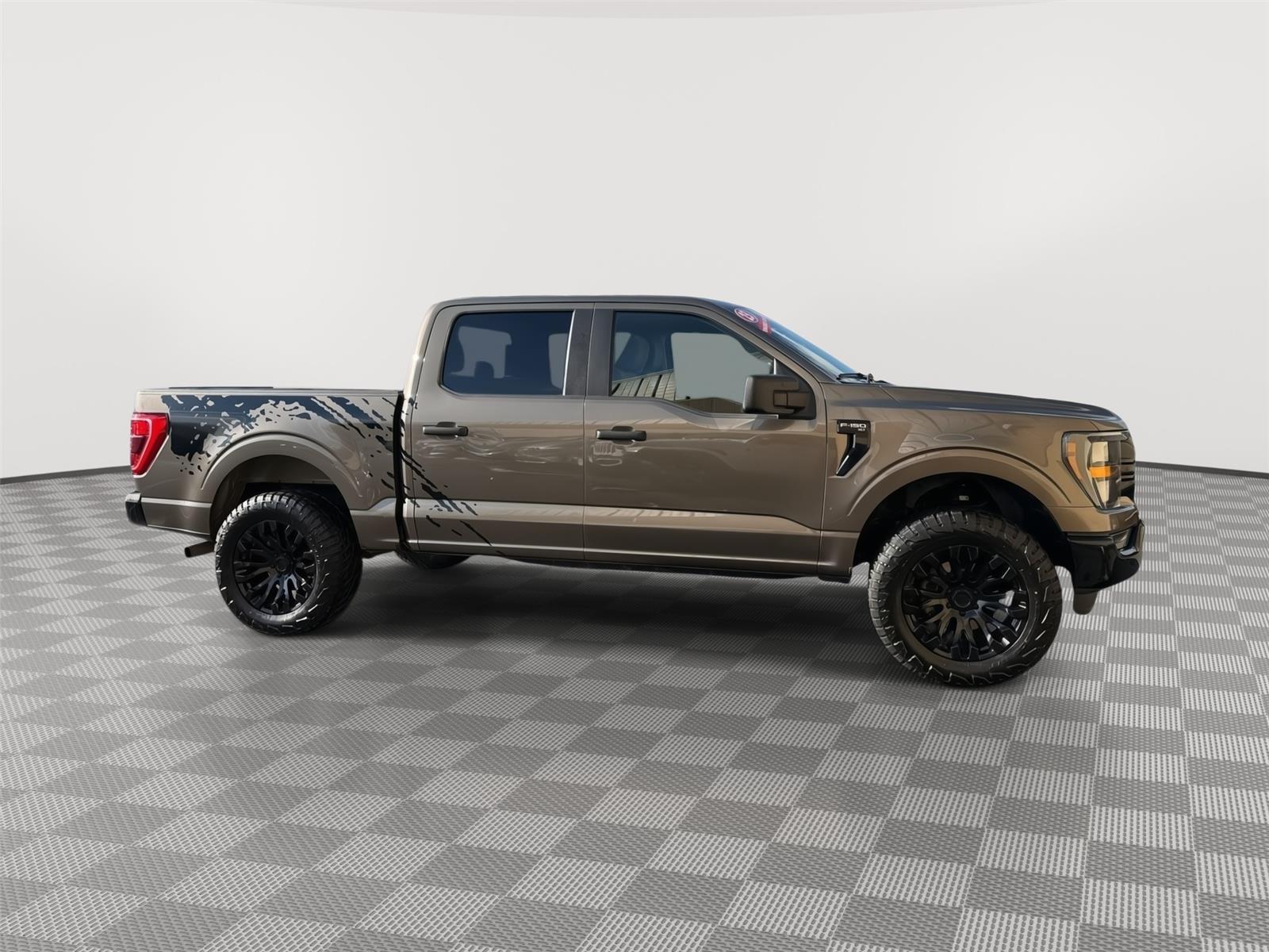 View vehicle photo 2