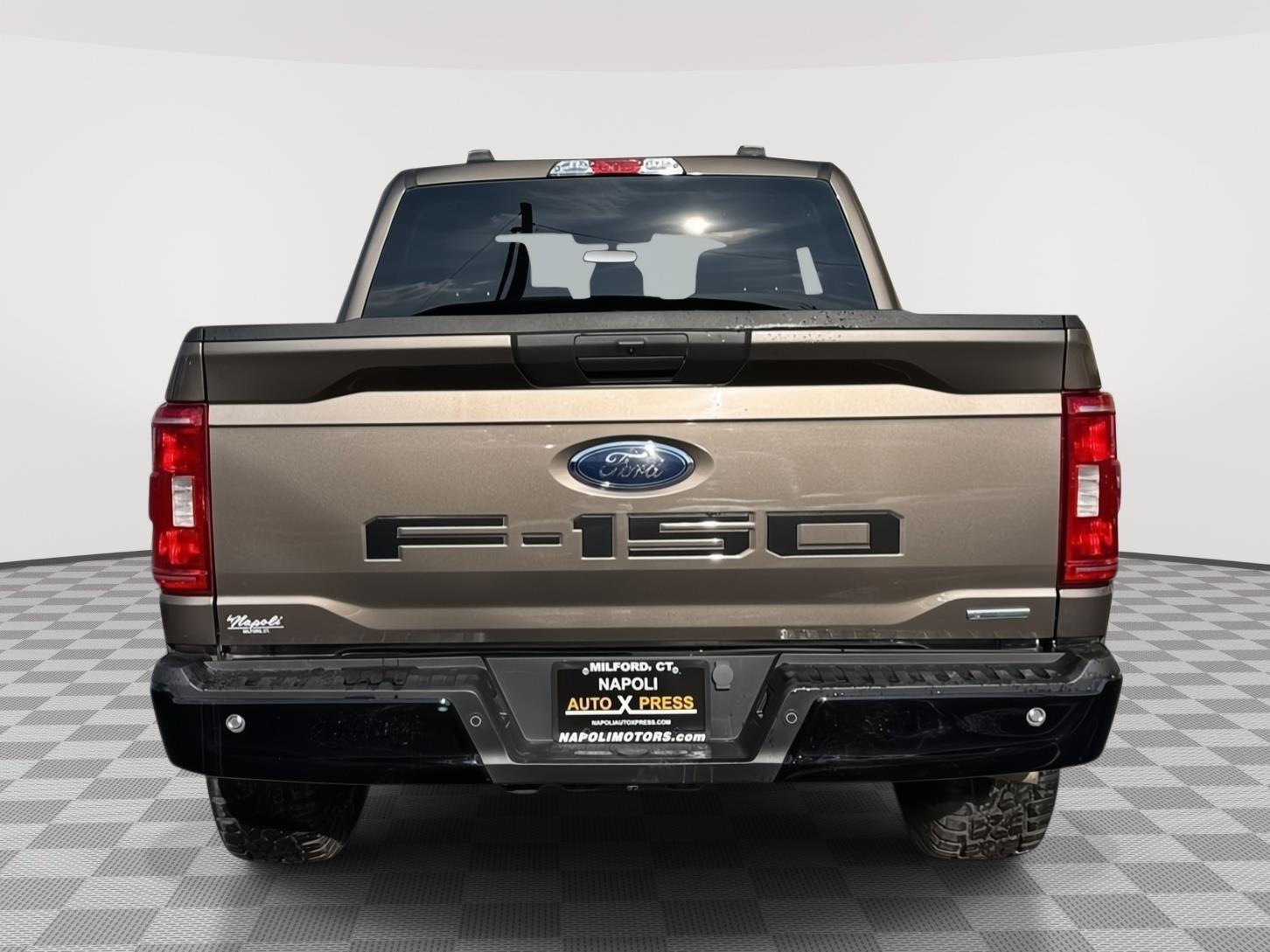 View vehicle photo 4