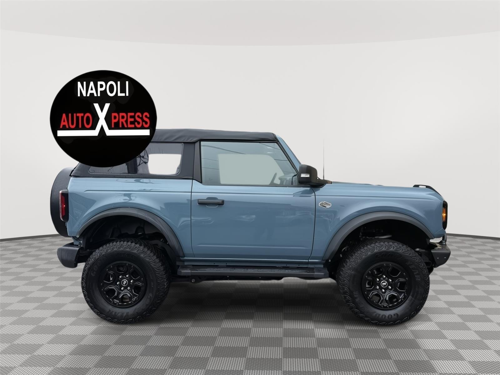 View vehicle photo 2