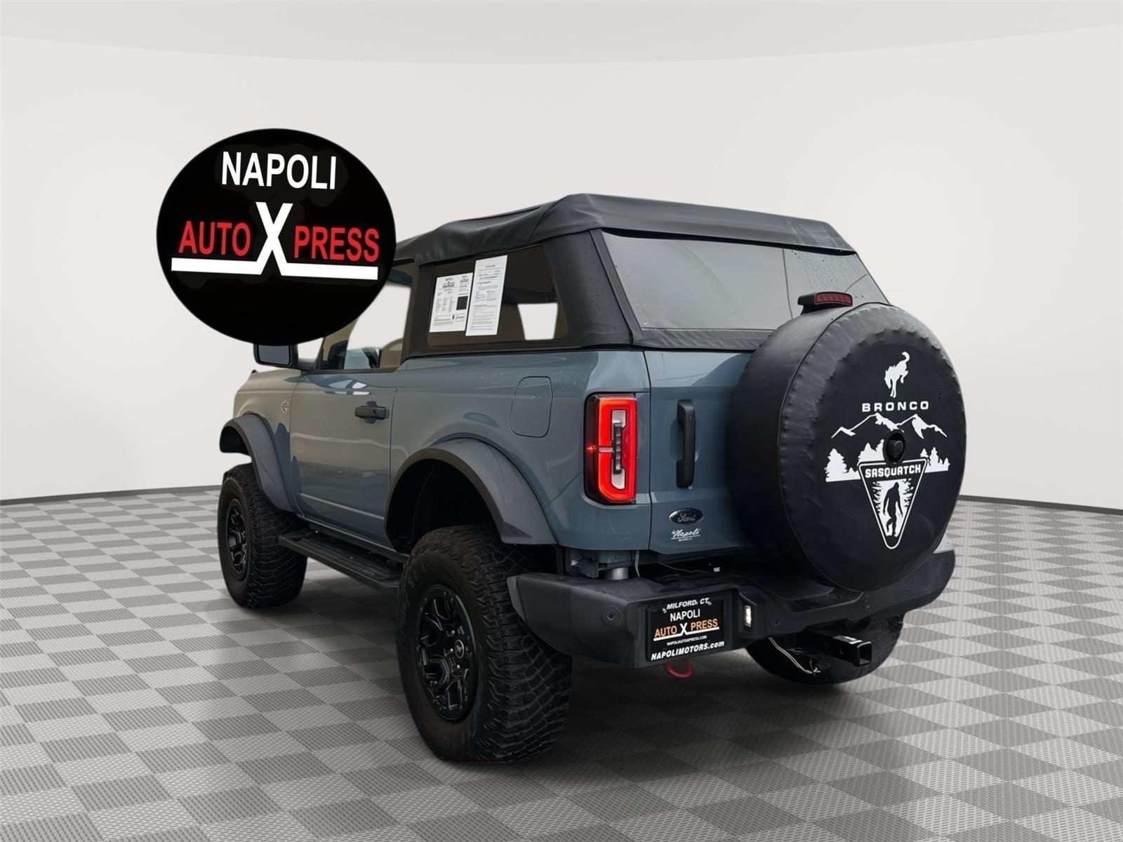 View vehicle photo 5