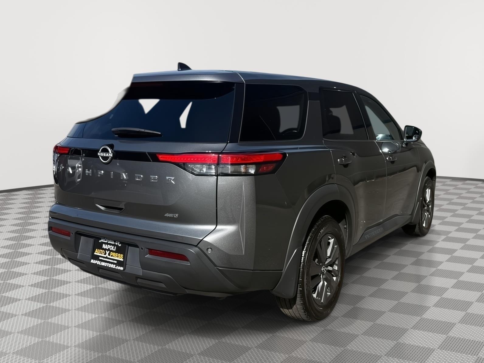 View vehicle photo 3