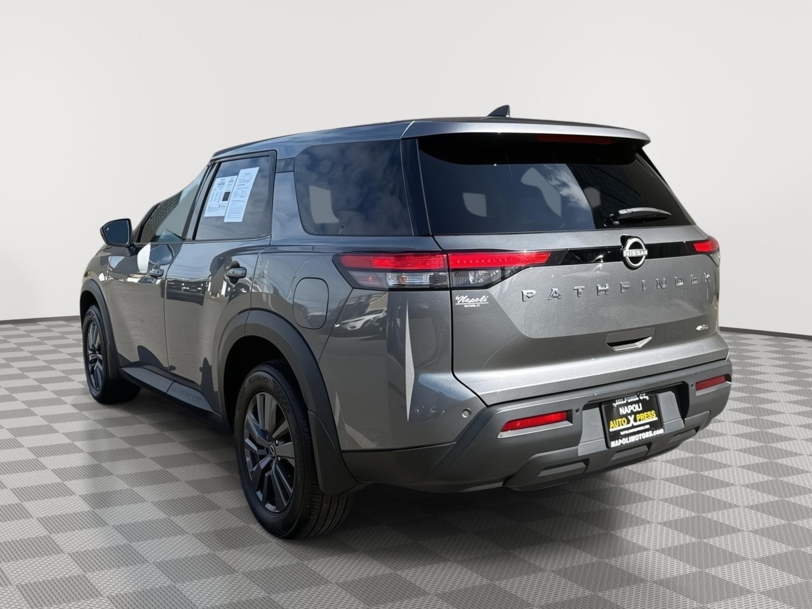 View vehicle photo 5