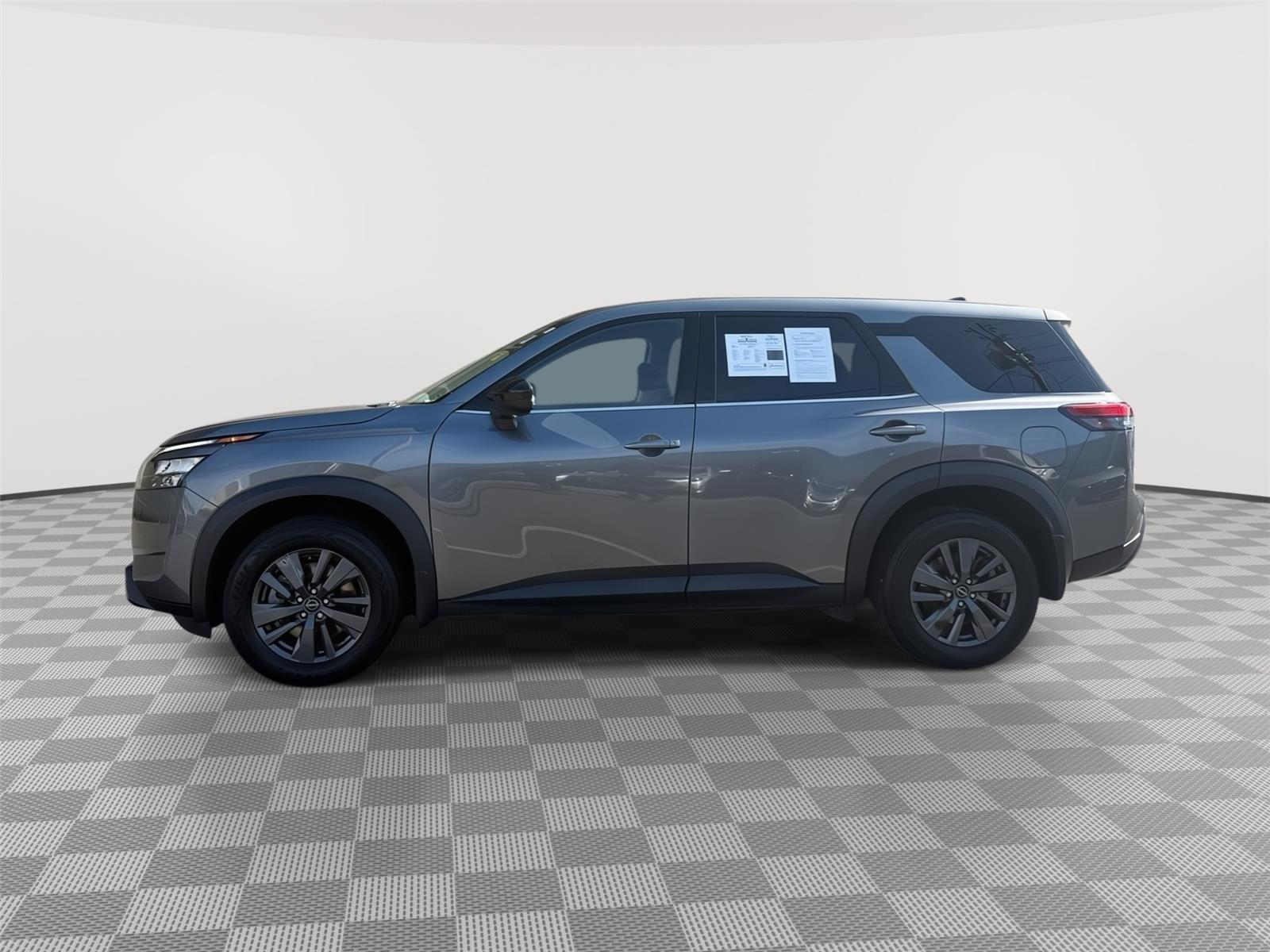 View vehicle photo 6