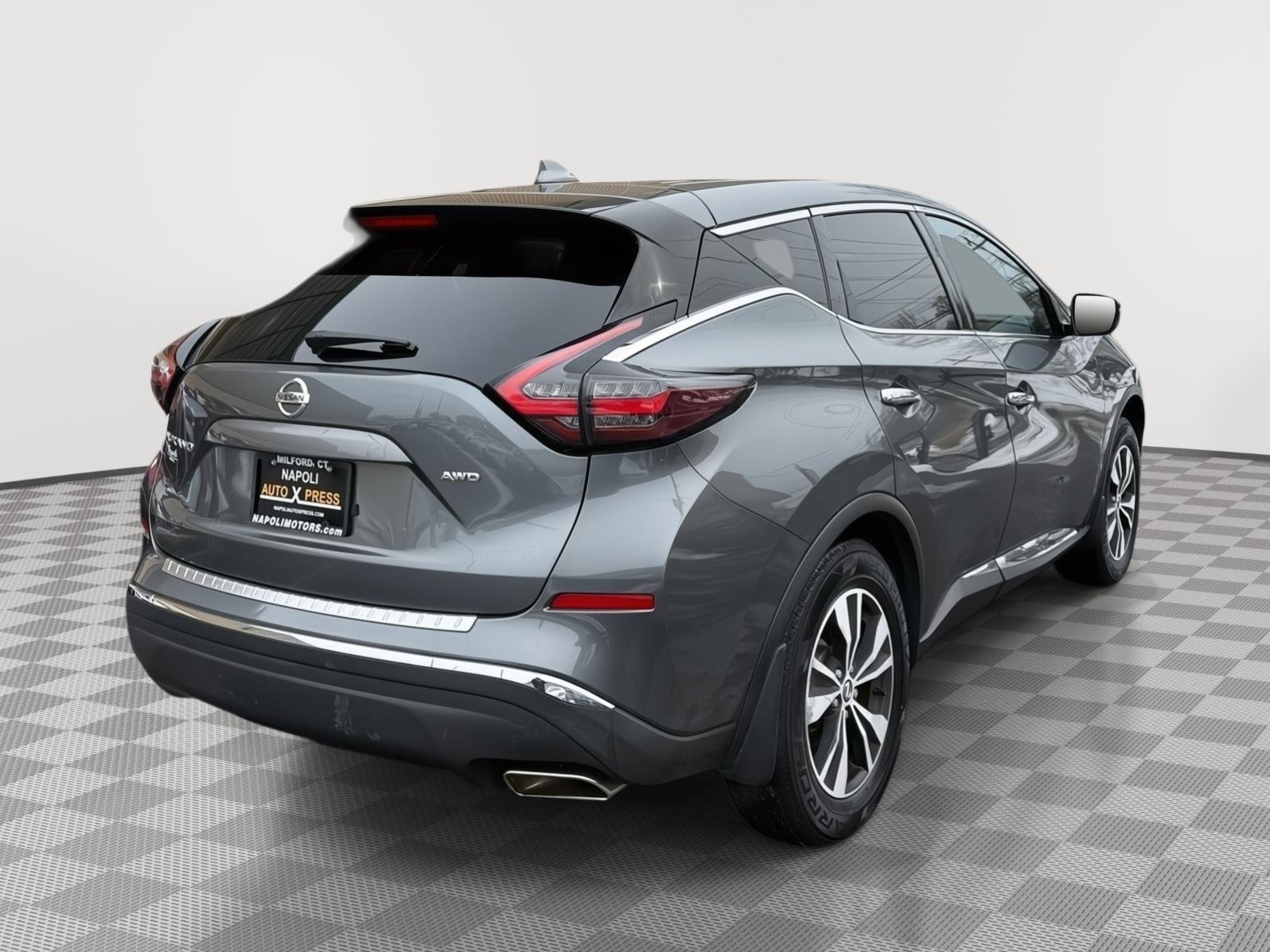 View vehicle photo 3