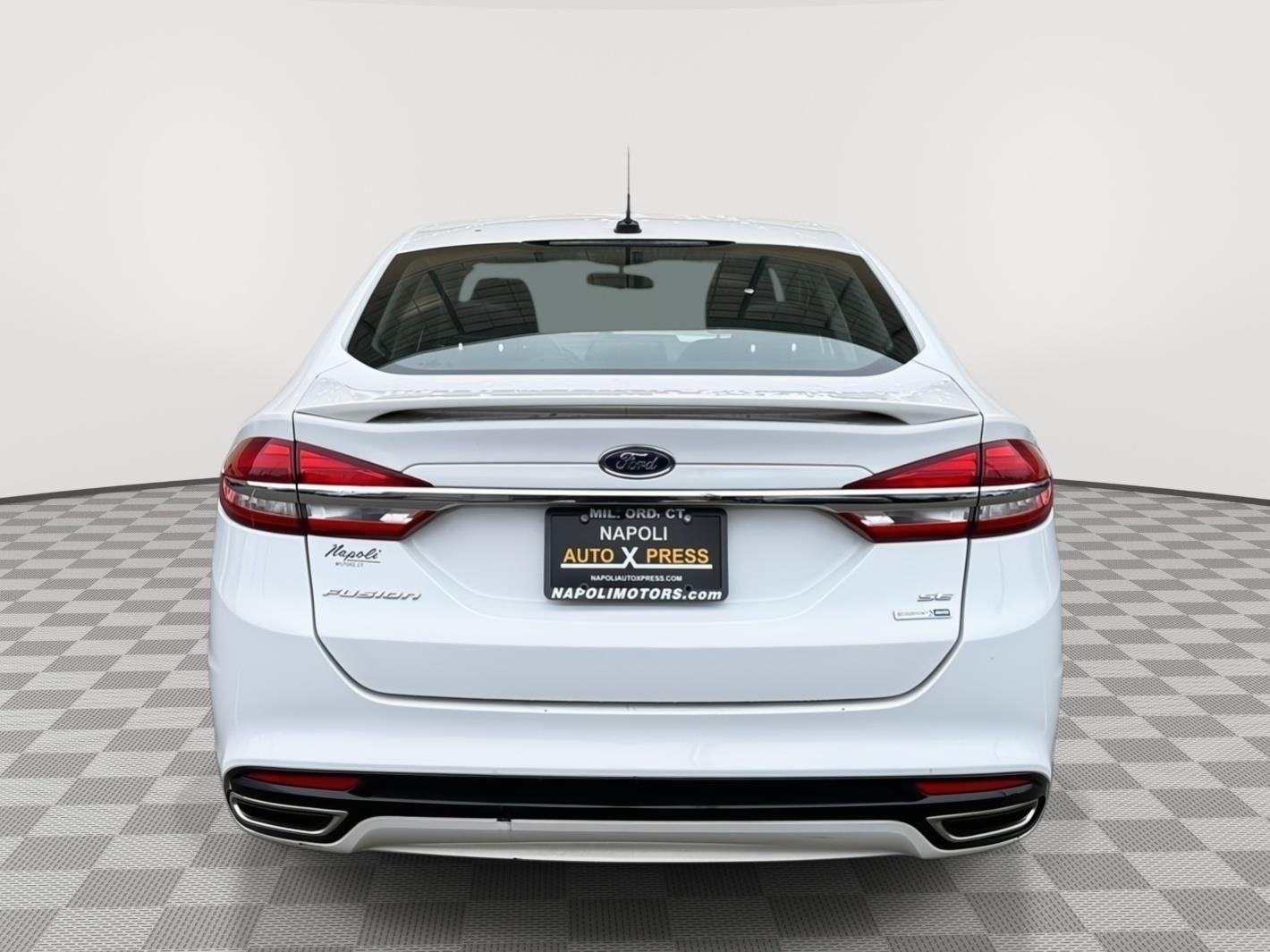 View vehicle photo 4