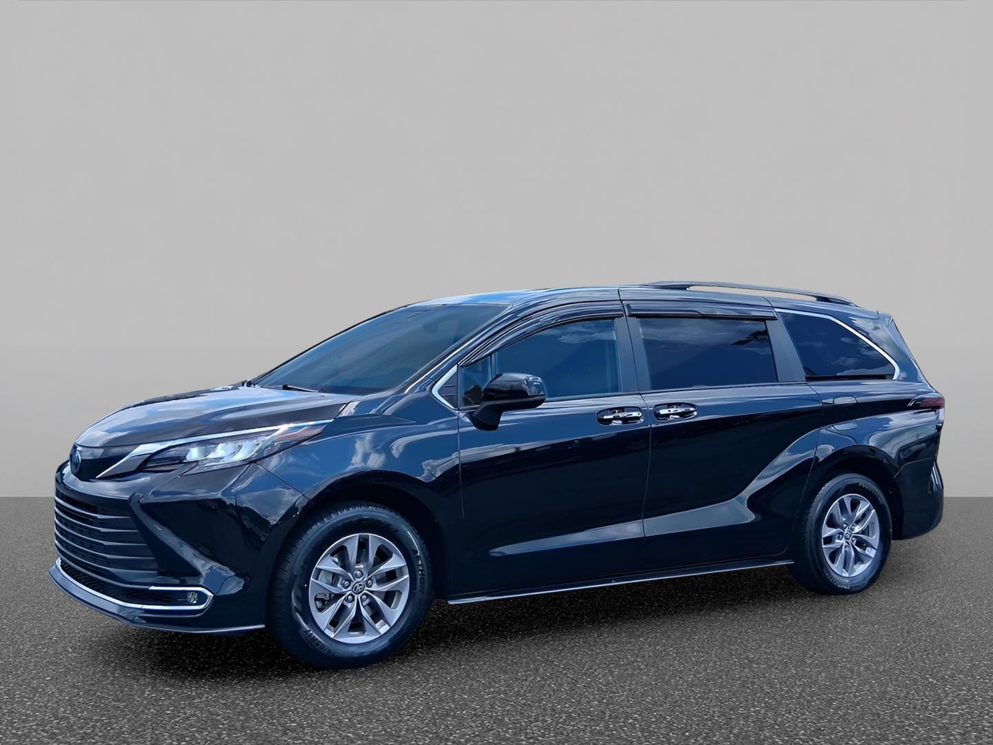 2023 Toyota Sienna XLE 8-Passenger FWD