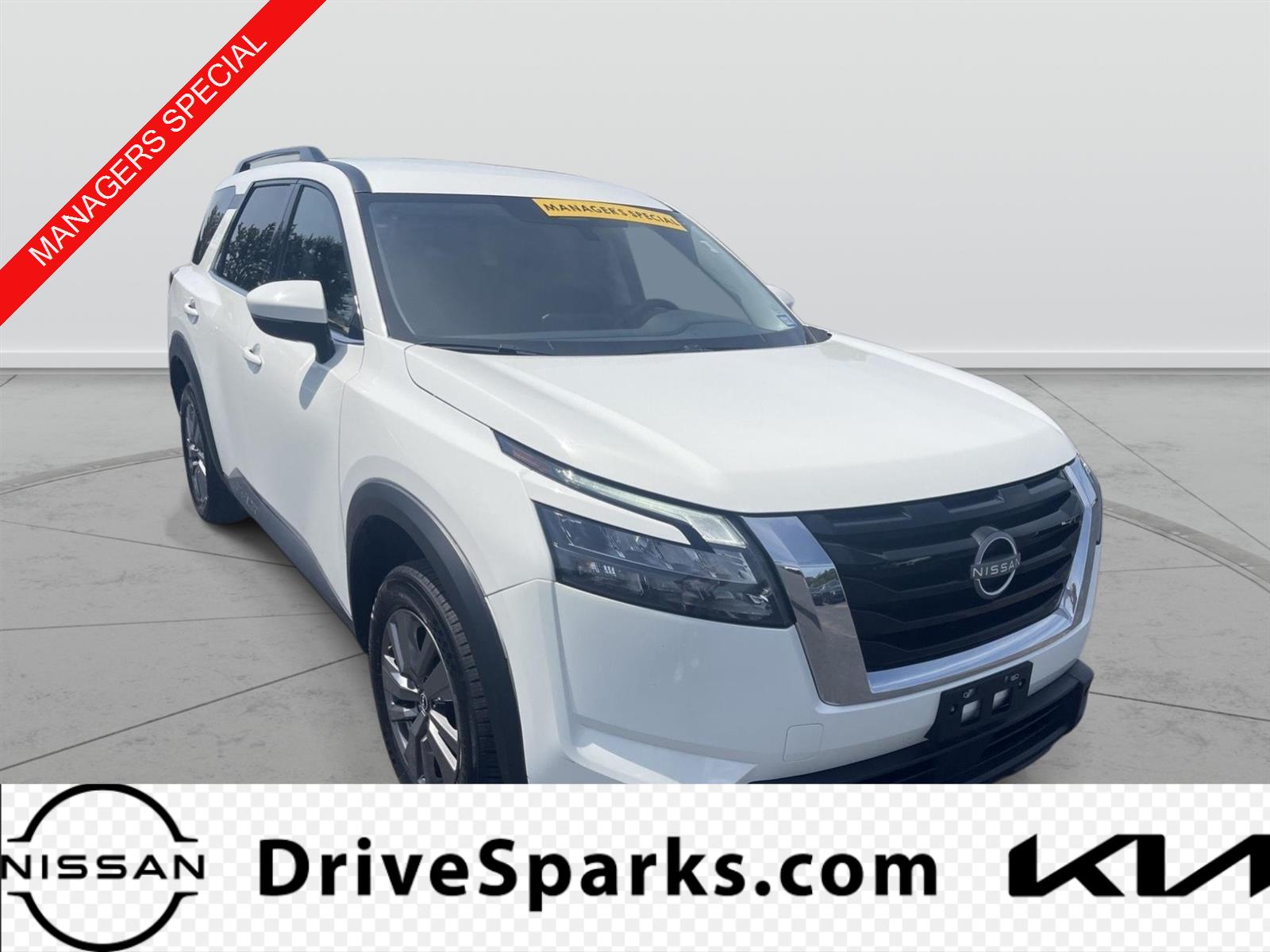 2025 Nissan Pathfinder SV