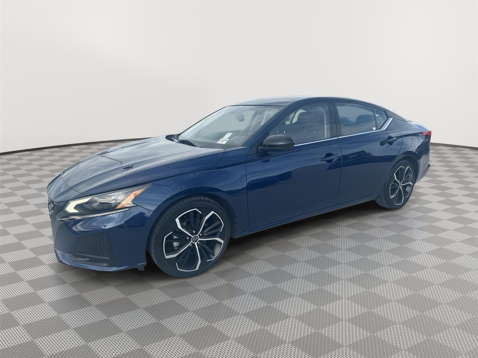 Deep Blue Pearl 2023 Nissan Altima 2.5 SR FWD Sedan Front-Wheel Drive Continuously Variable Transmission