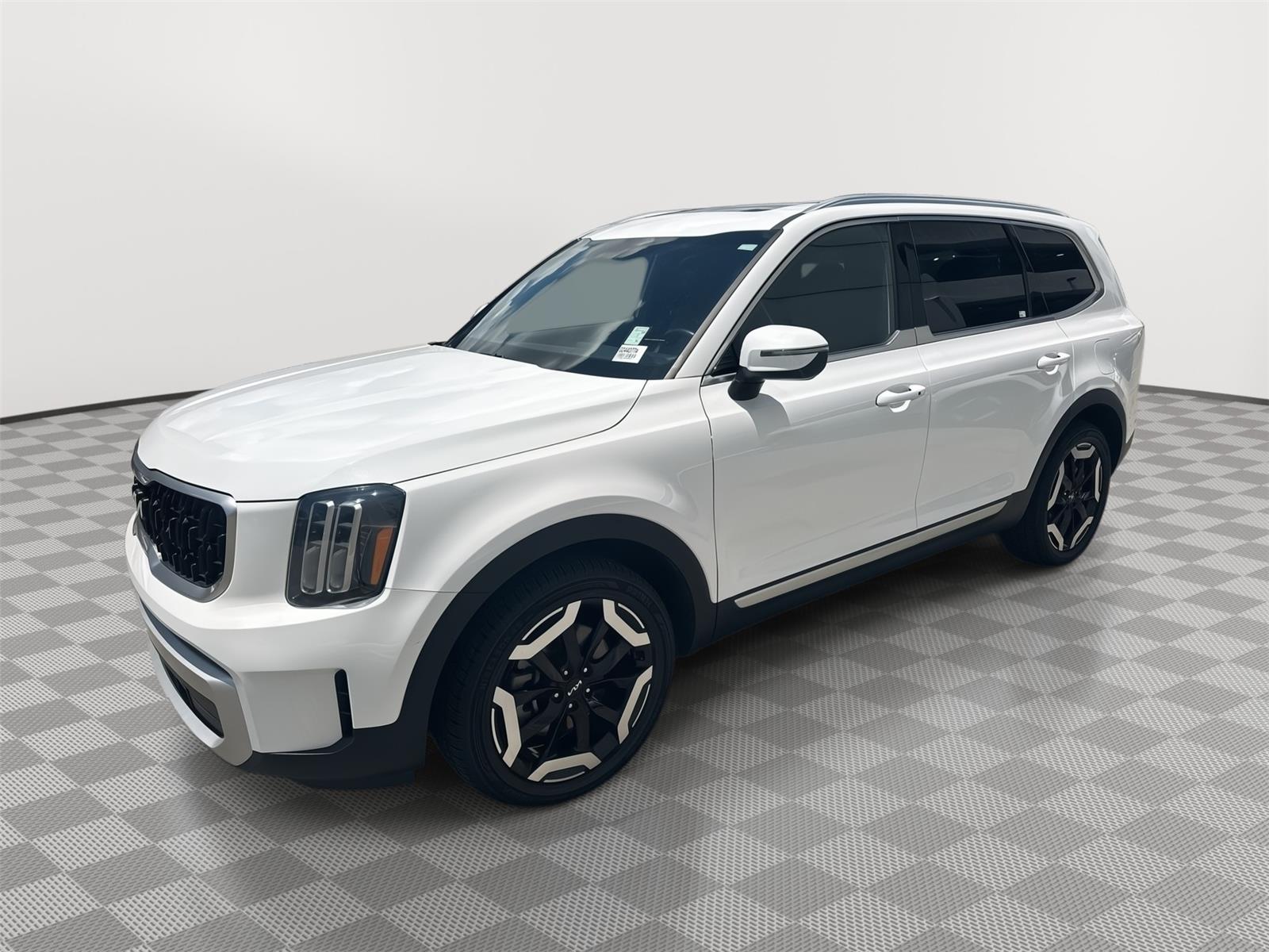 Glacial White Pearl 2024 Kia Telluride SUV / Crossover Front-Wheel Drive 8-Speed Automatic