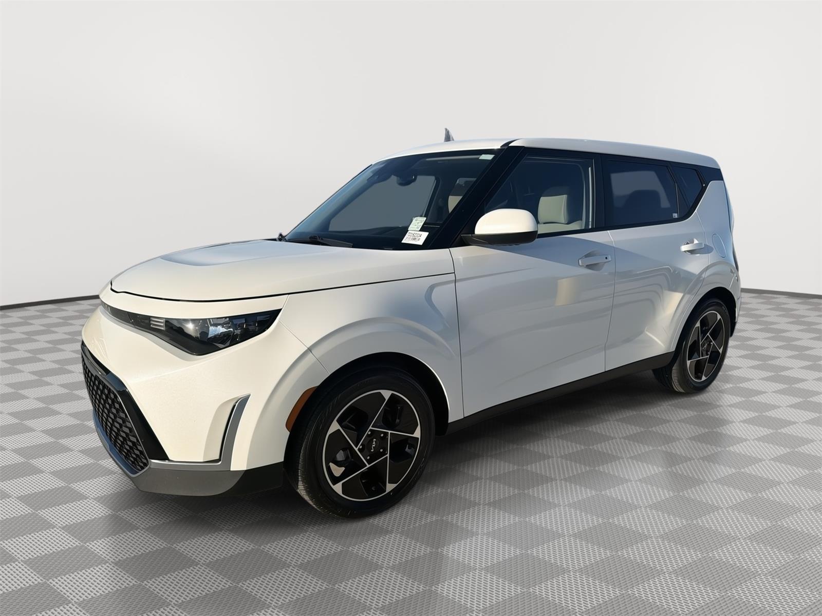 Snow White Pearl 2023 Kia Soul SUV / Crossover Front-Wheel Drive Continuously Variable Transmission