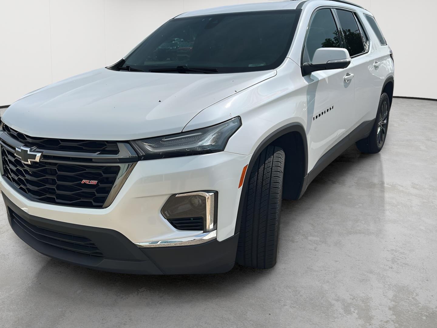 White (Iridescent Pearl Tricoat) 2023 Chevrolet Traverse SUV / Crossover Four-Wheel Drive 9-Speed Automatic