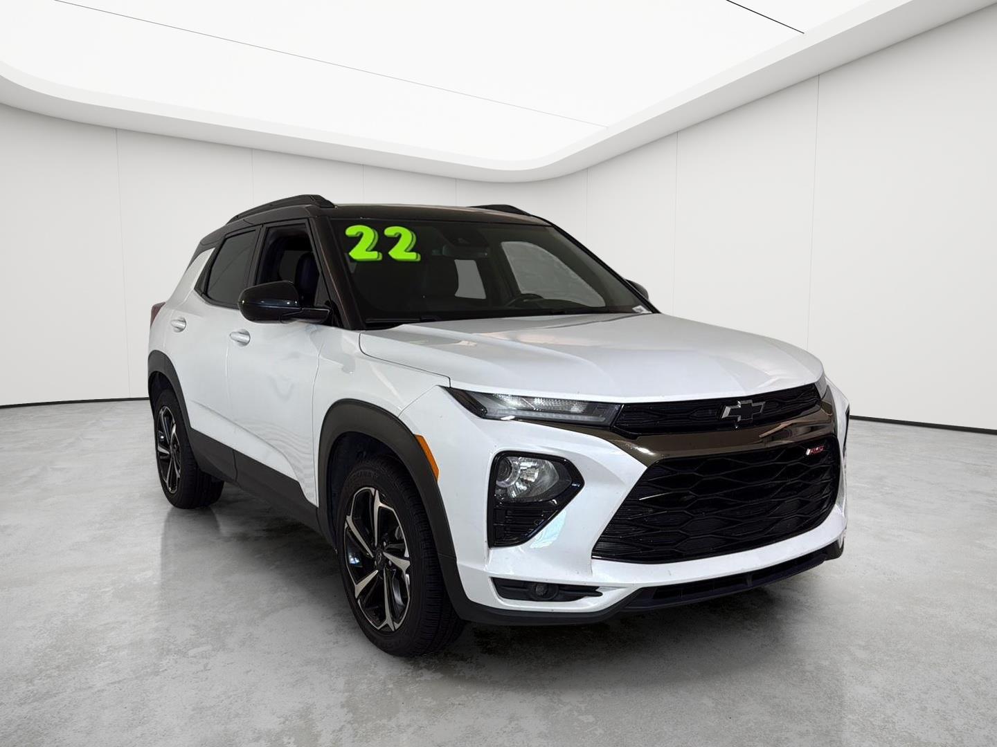 White (Iridescent Pearl Tricoat) 2022 Chevrolet Trailblazer SUV / Crossover Four-Wheel Drive 9-Speed Automatic