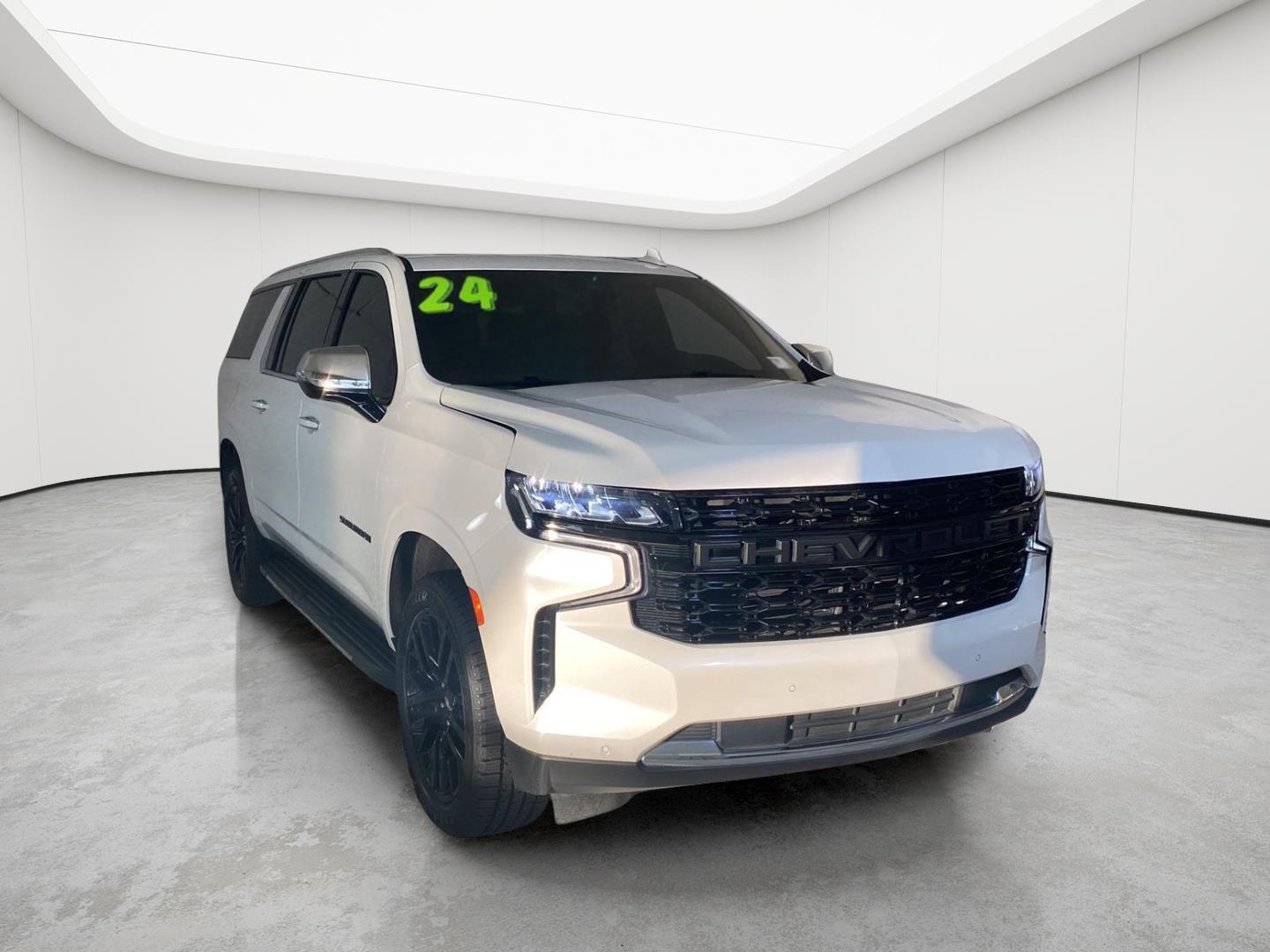 White (Iridescent Pearl Tricoat) 2024 Chevrolet Suburban SUV / Crossover Four-Wheel Drive Automatic