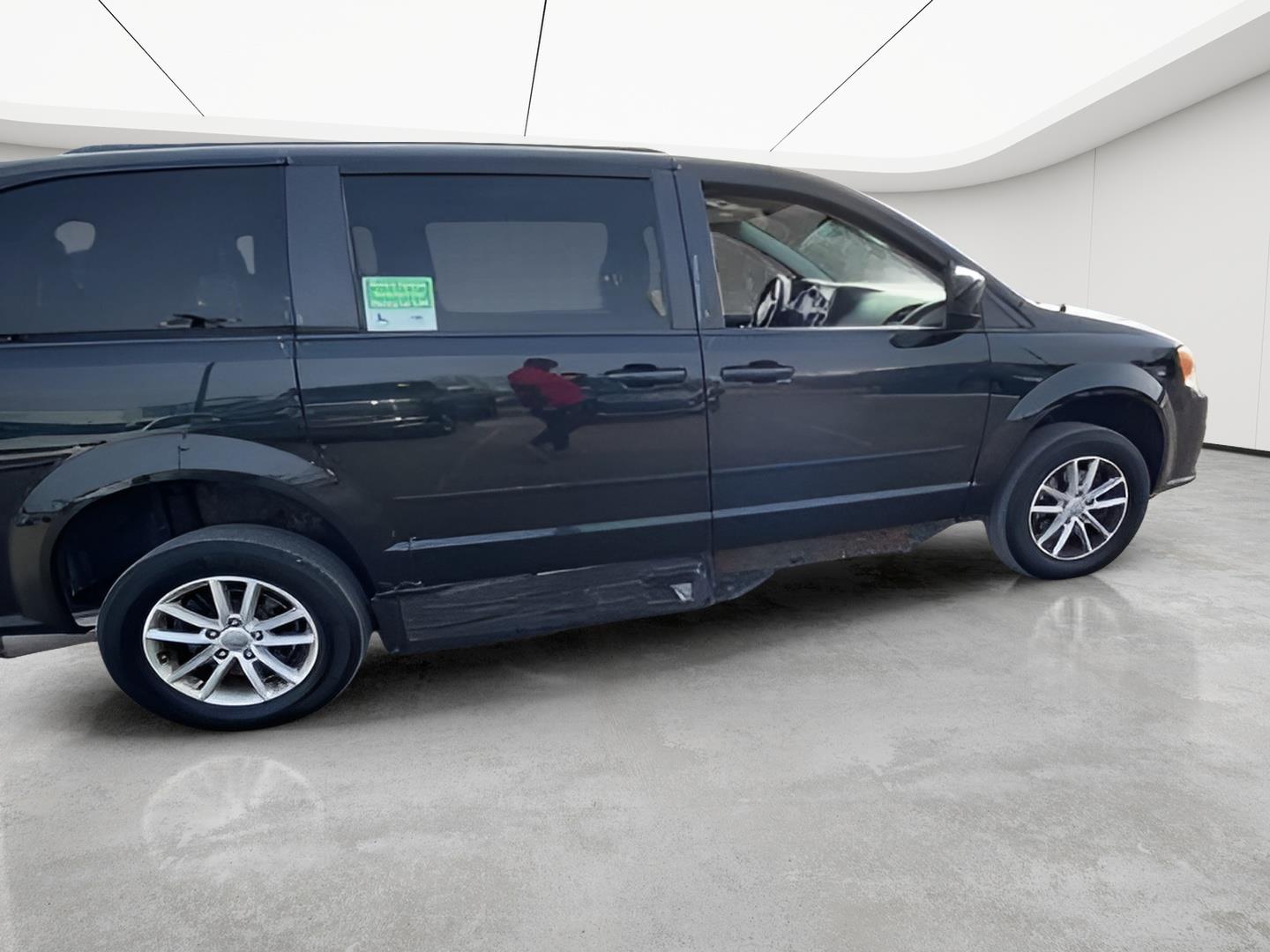 View vehicle photo 3