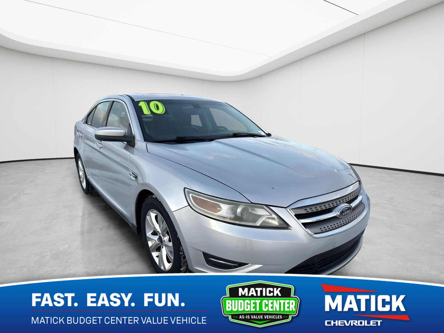 Tuxedo Black Clearcoat Metallic 2010 Ford Taurus Sedan Front-Wheel Drive 6-Speed Automatic