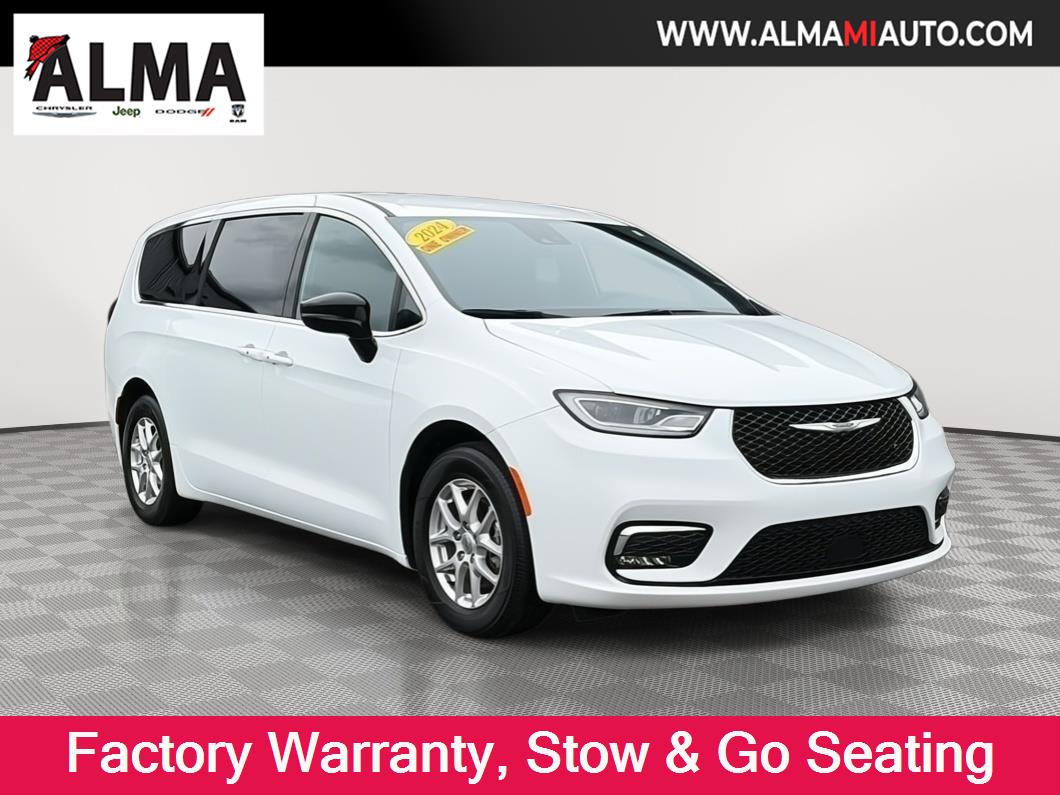  2024 Chrysler Pacifica Touring FWD   