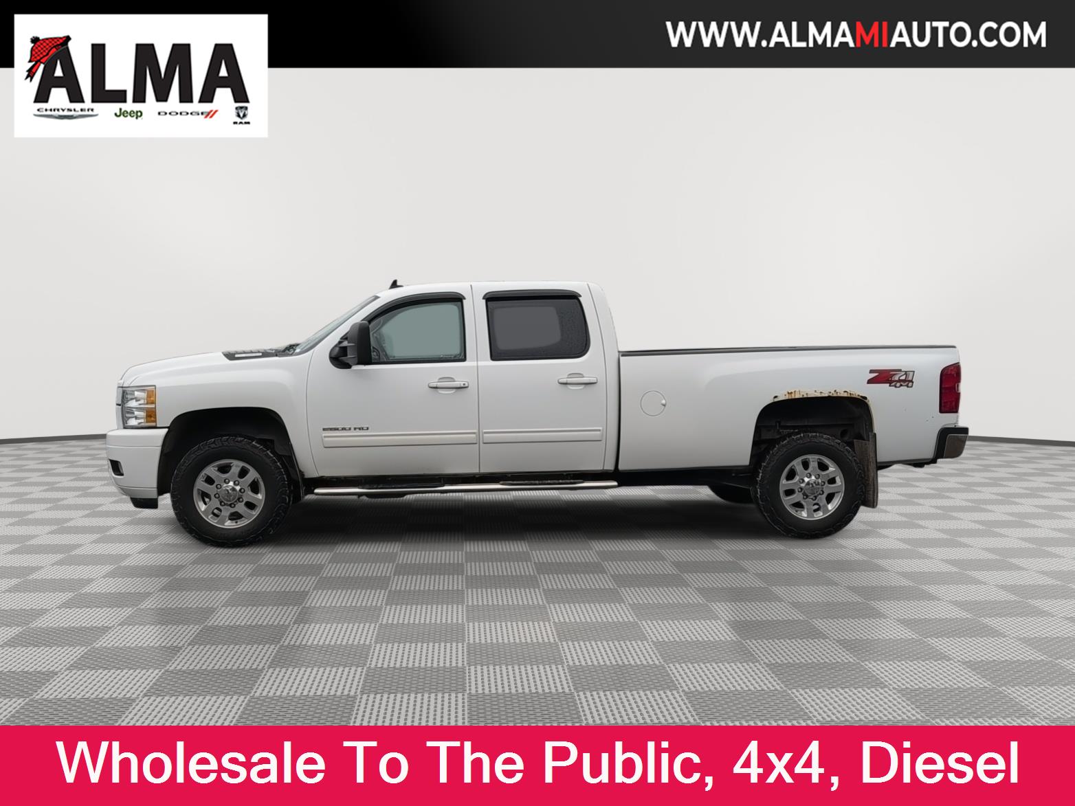 Summit White 2013 Chevrolet Silverado 2500HD Pickup Truck Four-Wheel Drive 6-Speed Automatic