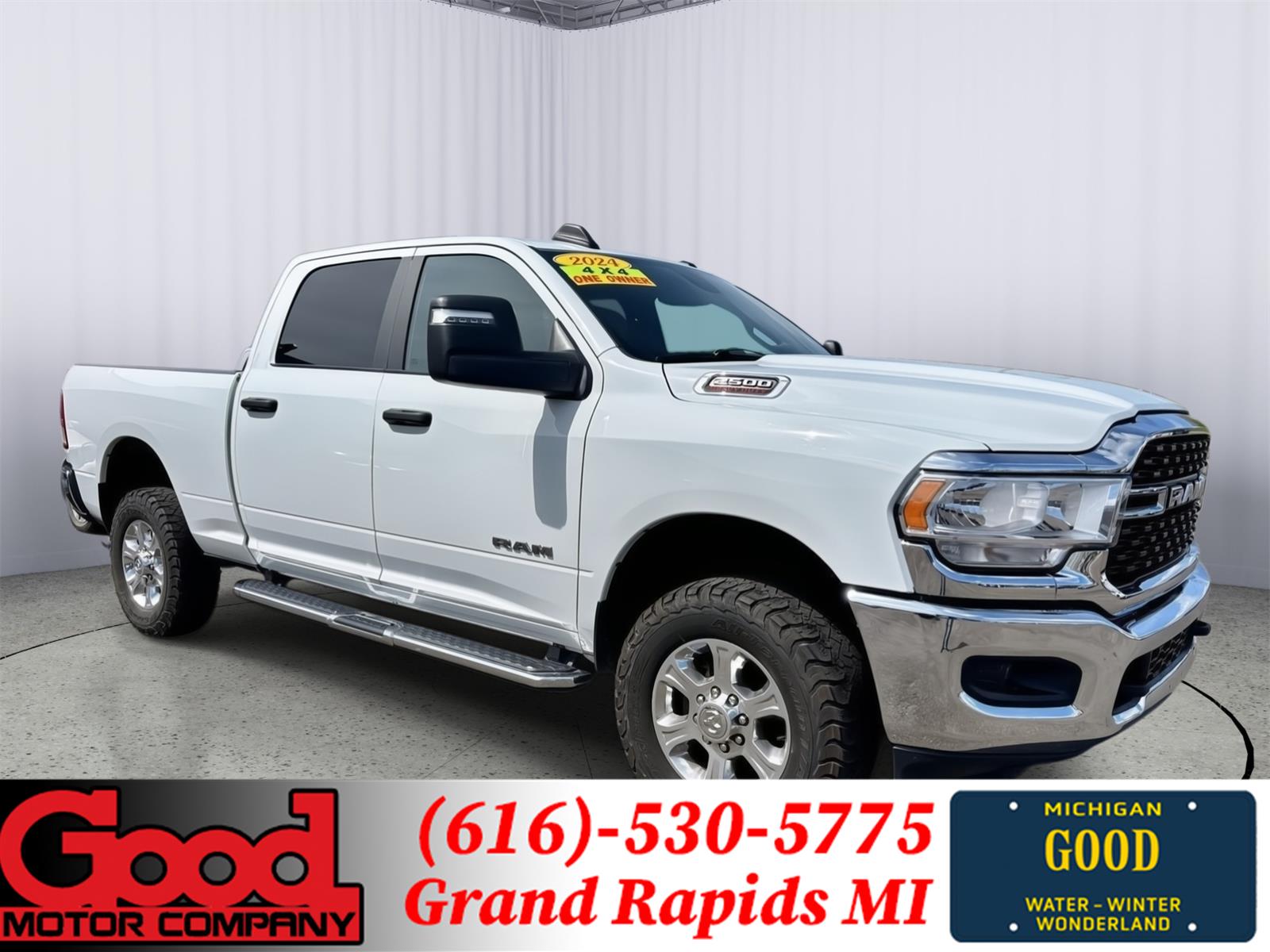Bright White Clearcoat 2024 RAM 2500 Big Horn Crew Cab 4WD Pickup Truck Four-Wheel Drive 8-Speed Automatic