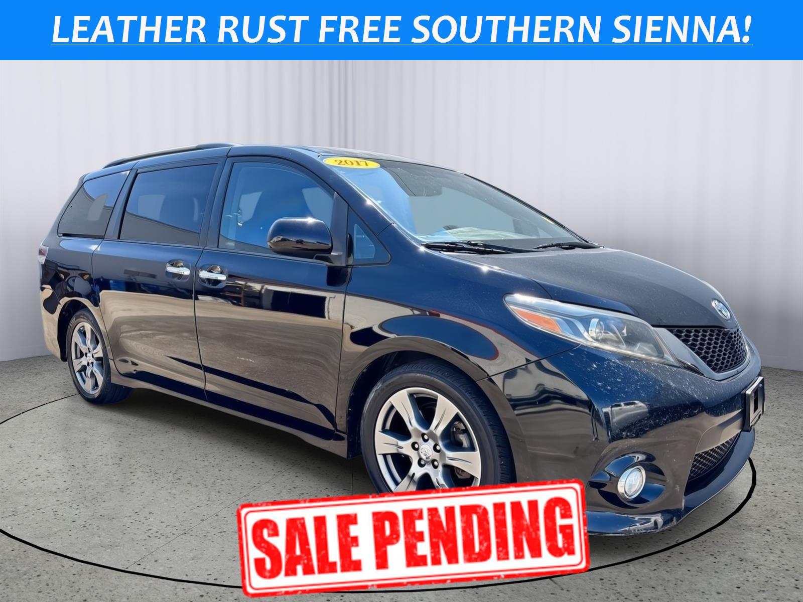 Midnight Black Metallic 2017 Toyota Sienna SE 8-Passenger FWD Minivan Front-Wheel Drive Automatic