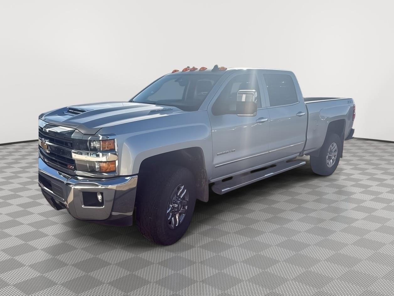 Silver Ice Metallic 2019 Chevrolet Silverado 2500HD Pickup Truck Four-Wheel Drive 6-Speed Automatic