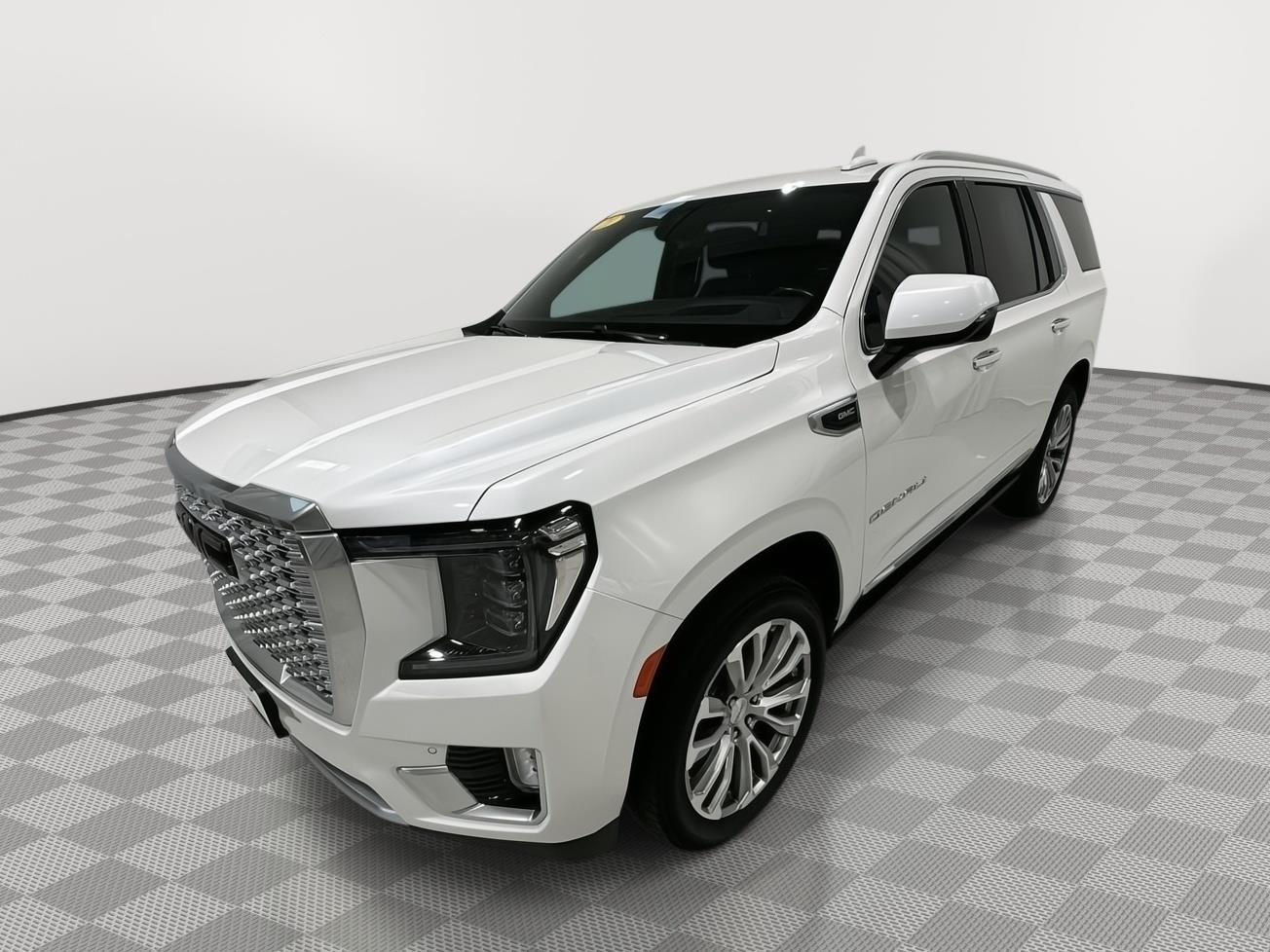 White Frost Tricoat 2021 GMC Yukon SUV / Crossover Four-Wheel Drive Automatic